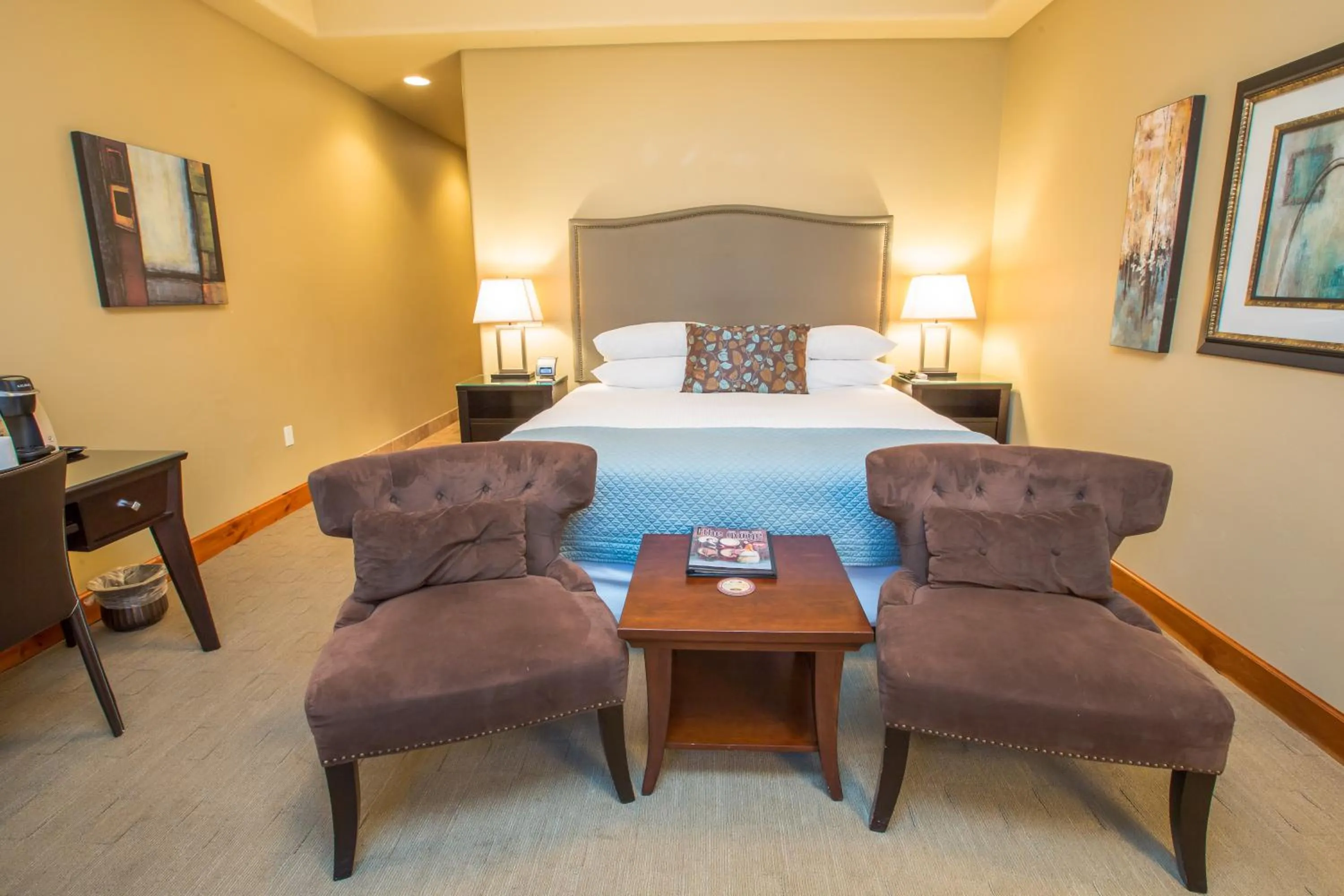 Bed in Columbia Cliff Villas