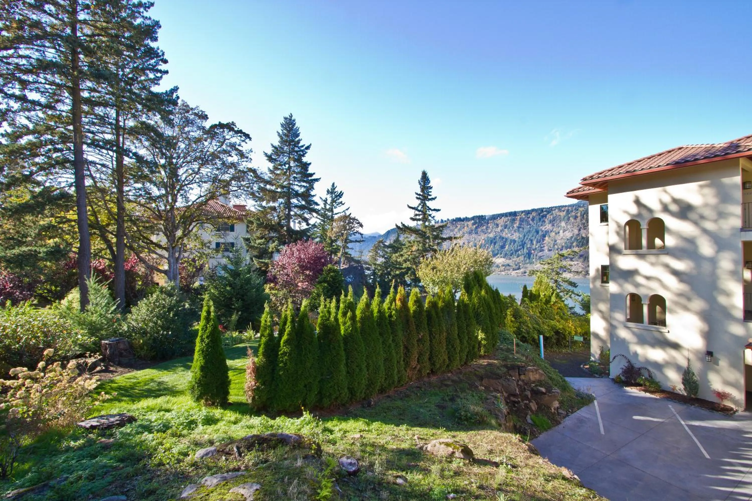 Garden in Columbia Cliff Villas