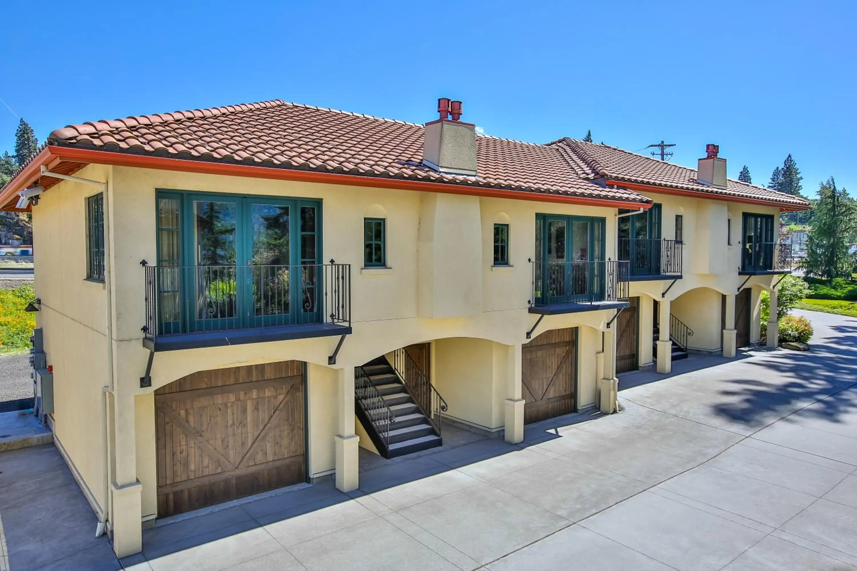 Facade/entrance in Columbia Cliff Villas