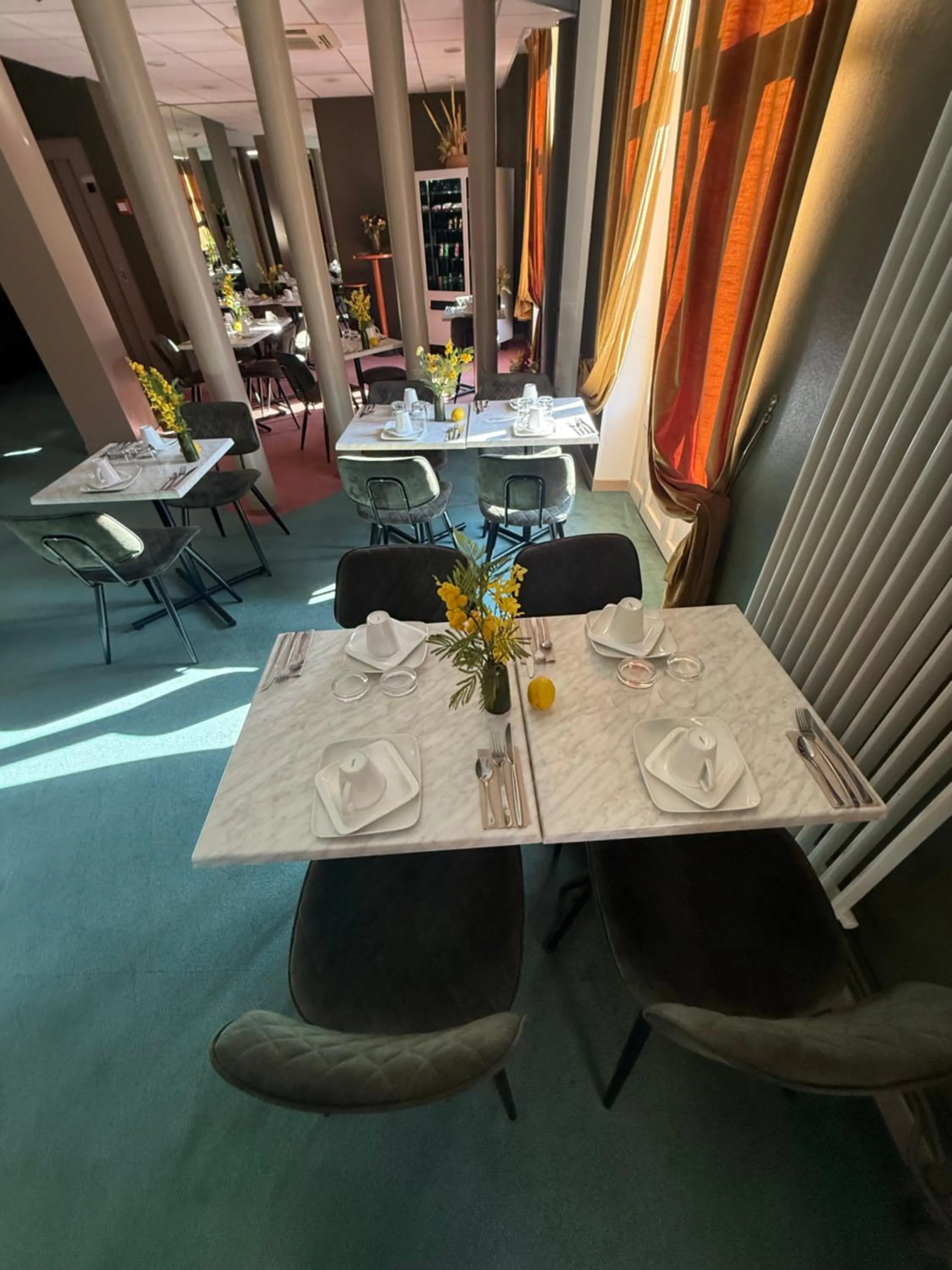 Restaurant/places to eat in Hôtel Escurial - Centre Gare