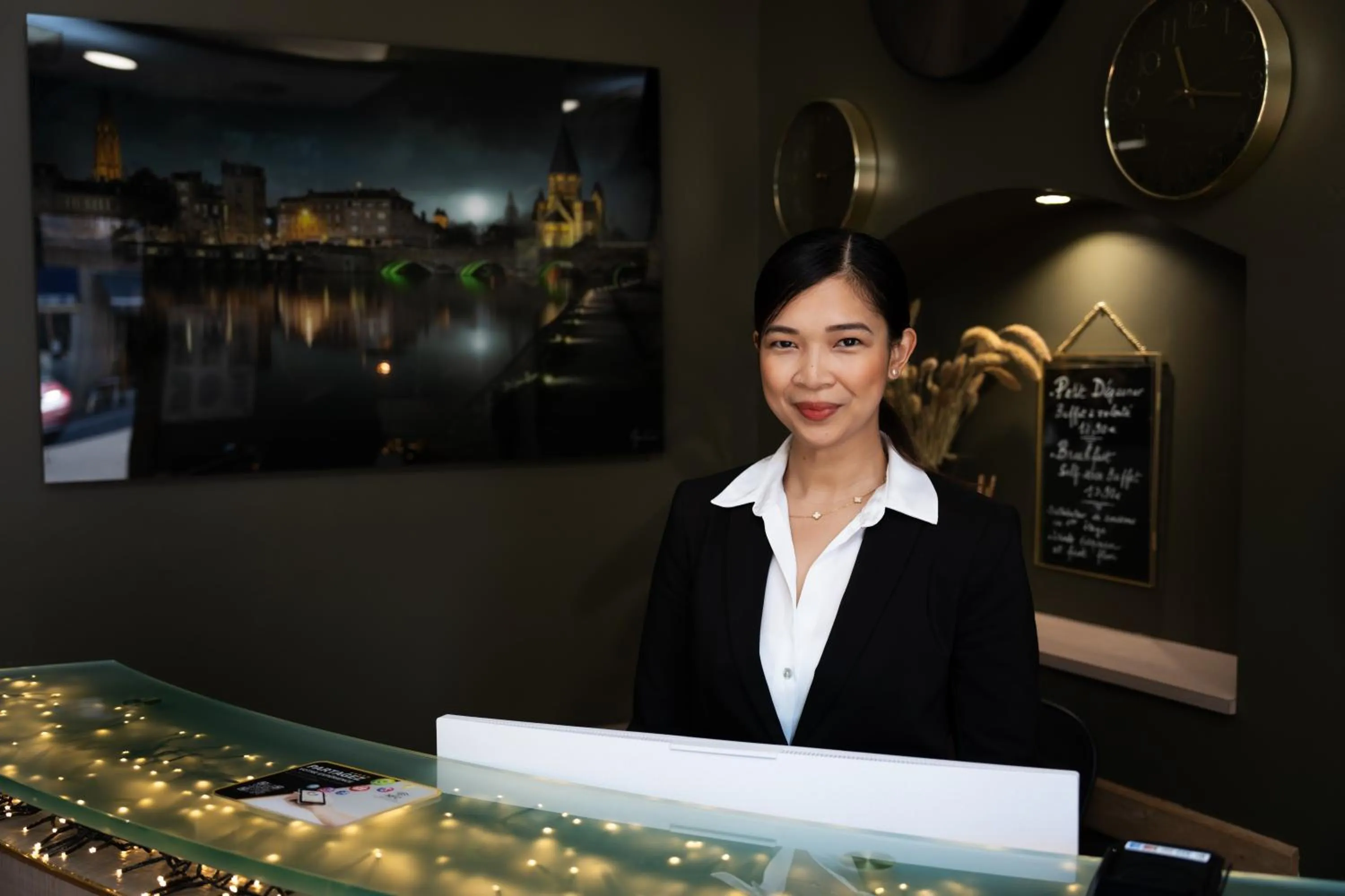 Staff in Hôtel Escurial - Centre Gare