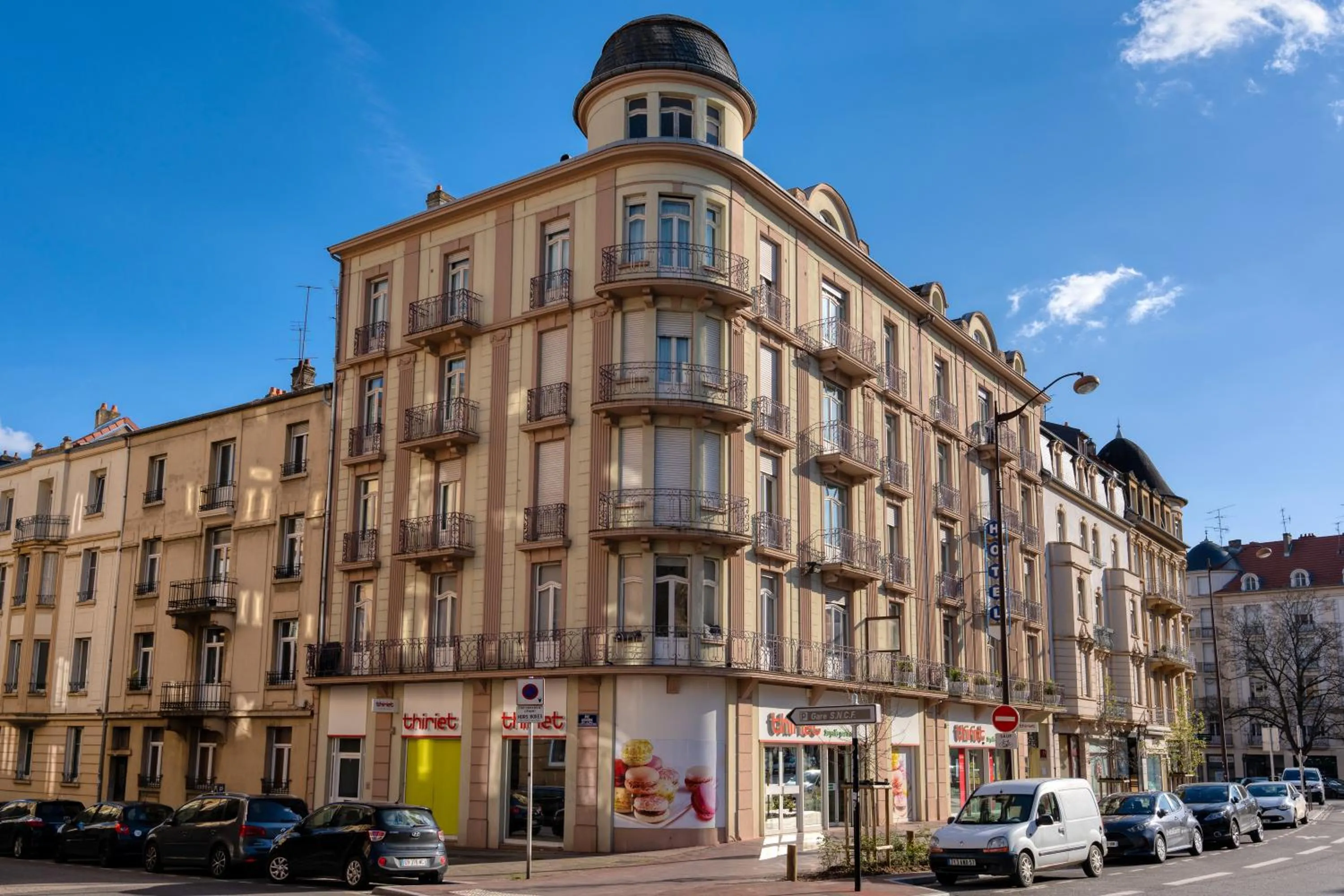 Property building in Hôtel Escurial - Centre Gare