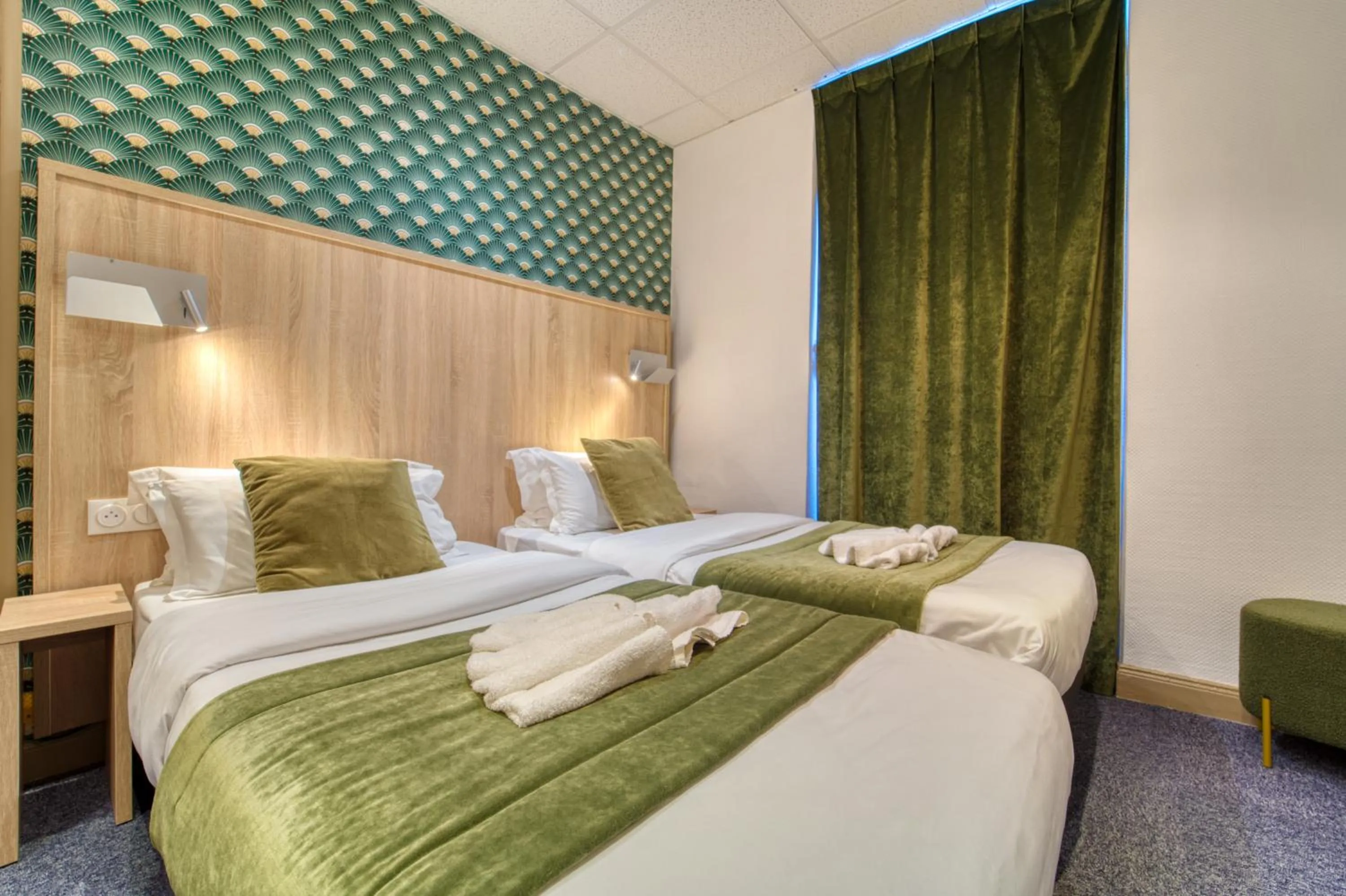 Photo of the whole room, Bed in Hôtel Escurial - Centre Gare