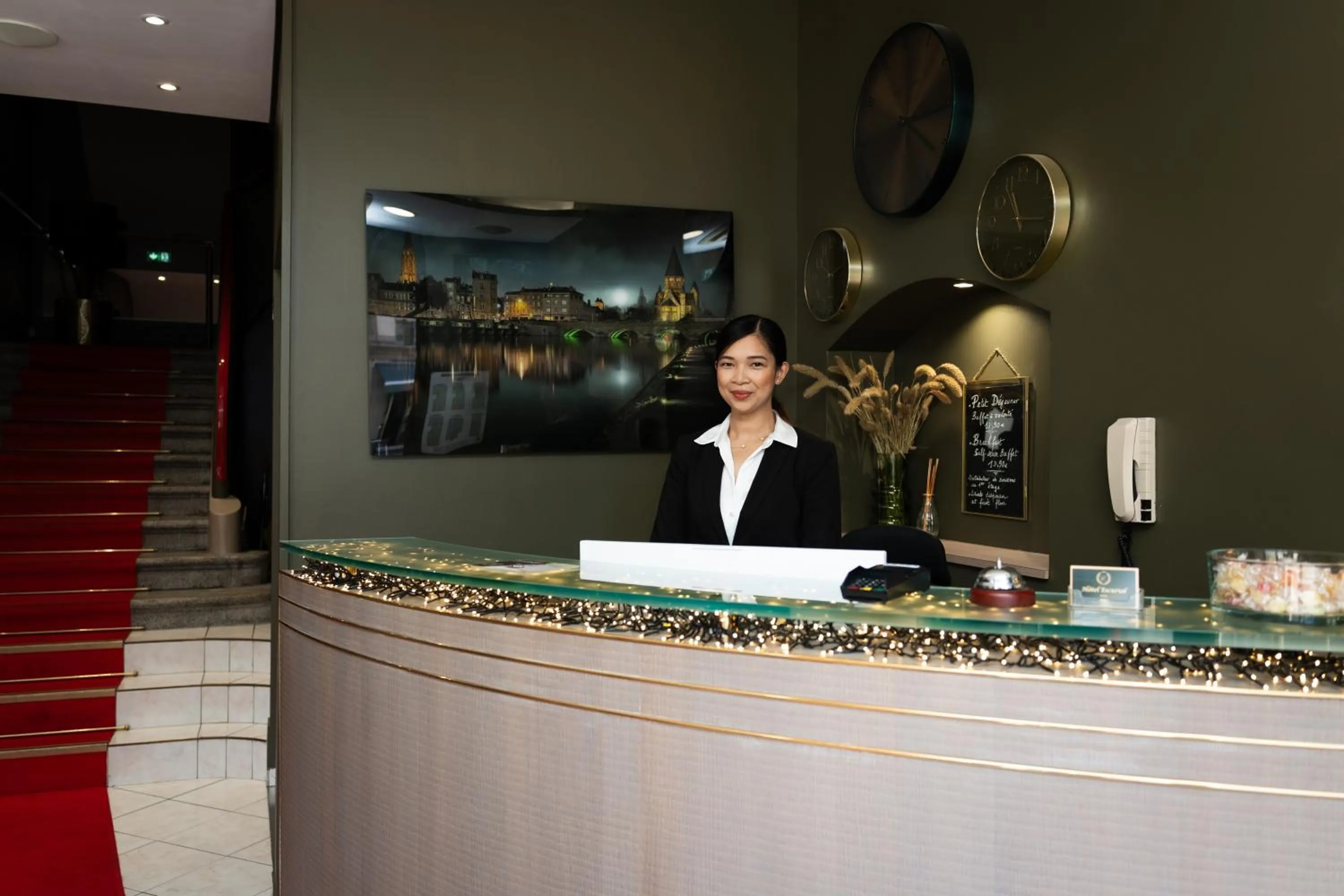 Staff in Hôtel Escurial - Centre Gare