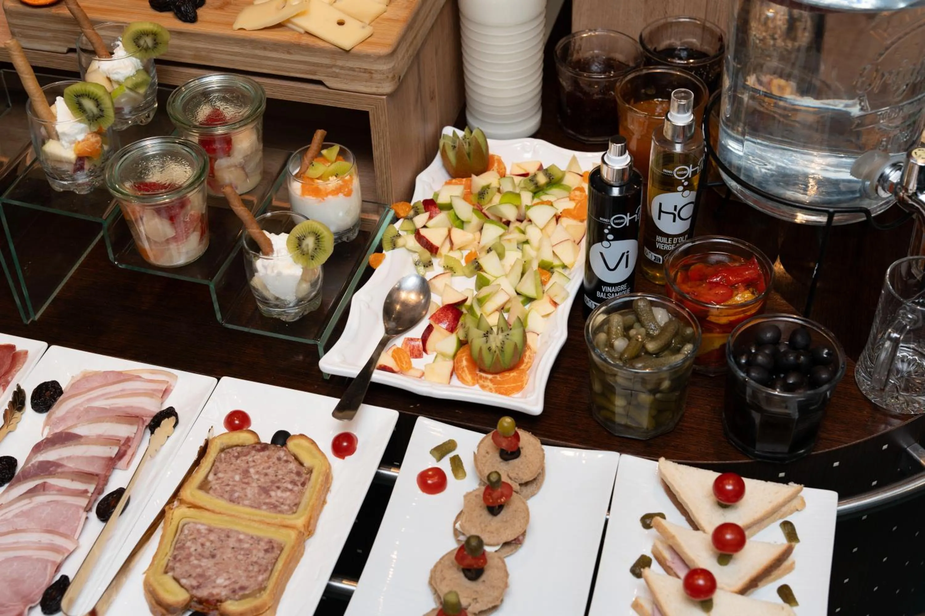 Buffet breakfast in Hôtel Escurial - Centre Gare