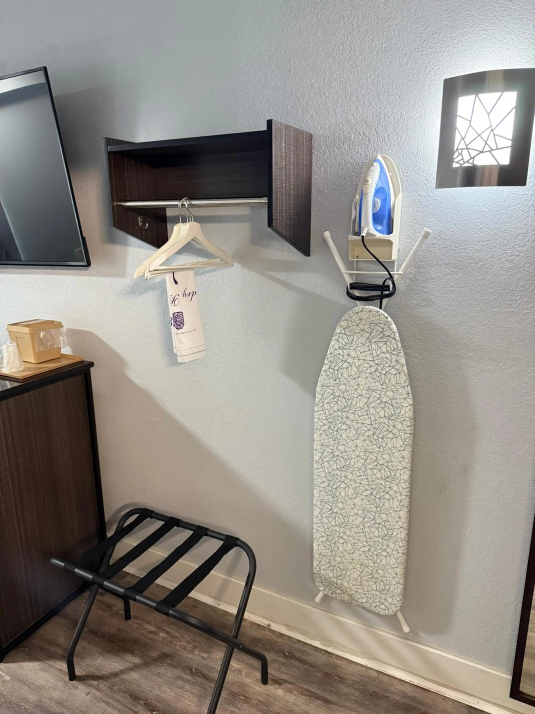 Bedroom in Econo Lodge Montgomery South I-65