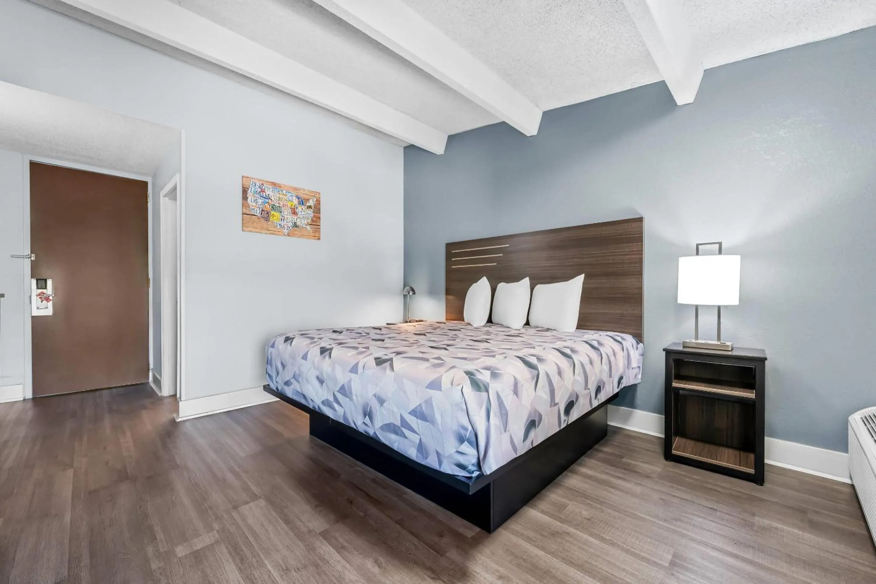 Bedroom, Bed in Econo Lodge Montgomery South I-65