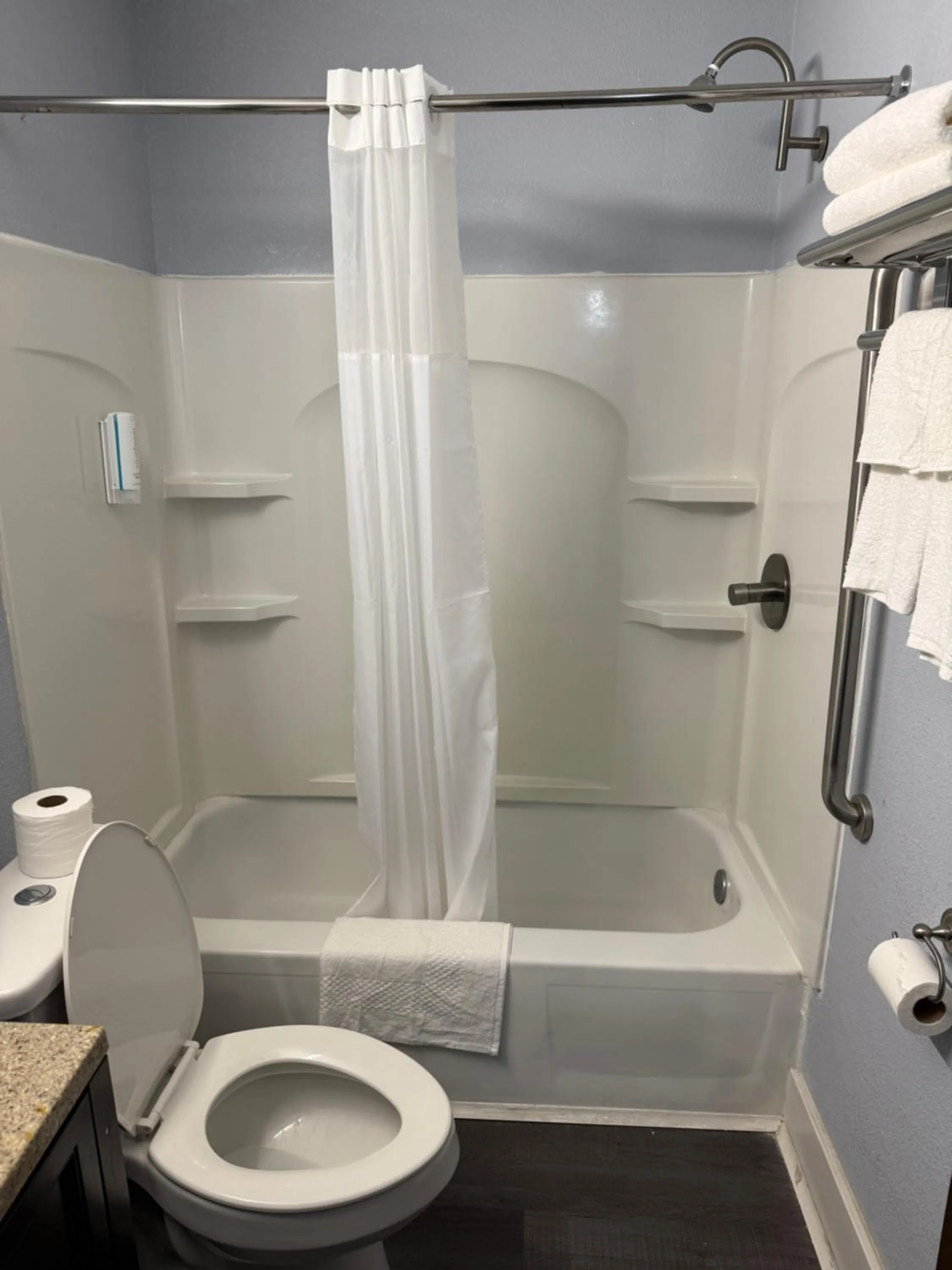 Shower in Econo Lodge Montgomery South I-65