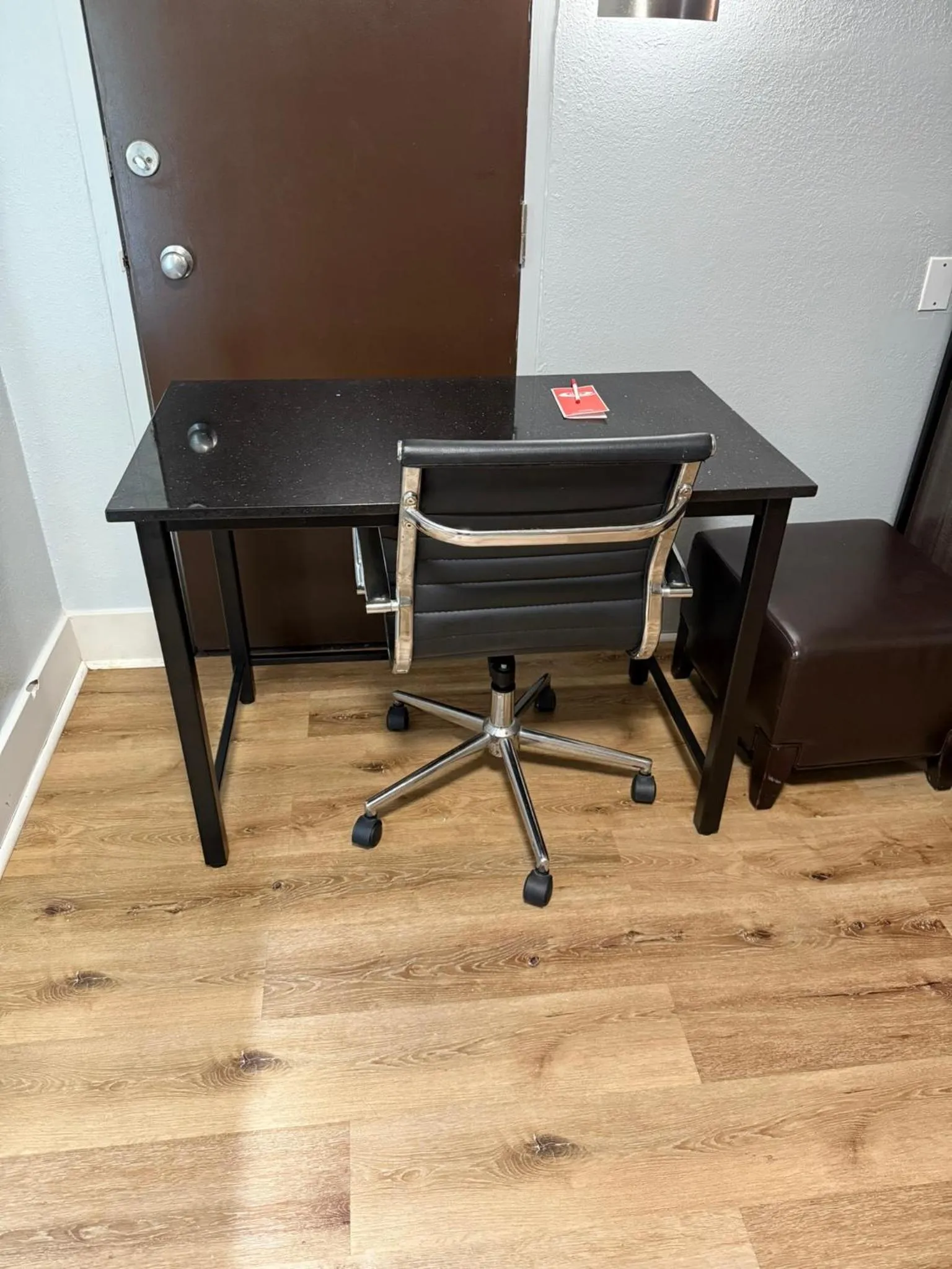 furniture in Econo Lodge Montgomery South I-65