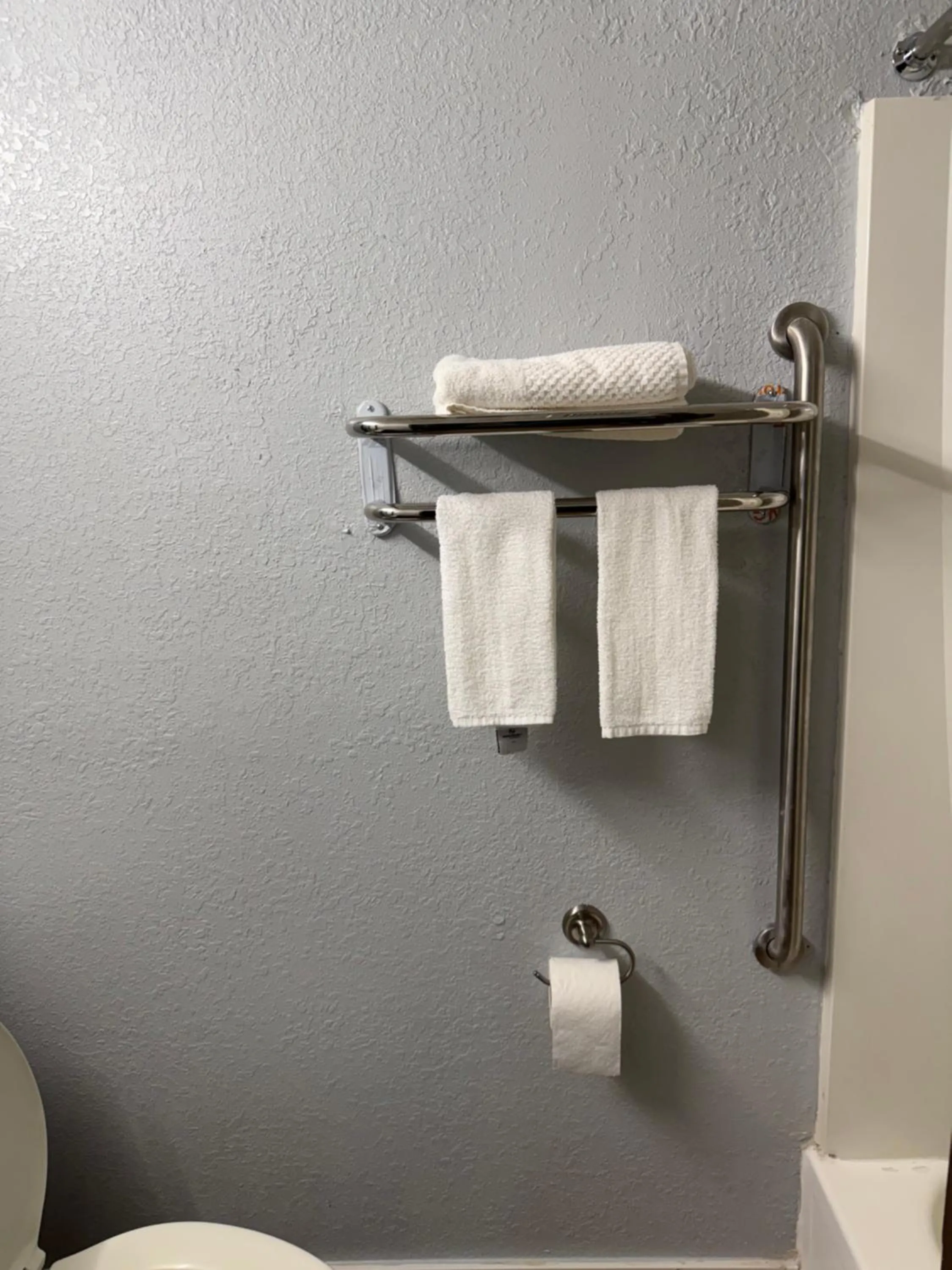 Bathroom in Econo Lodge Montgomery South I-65