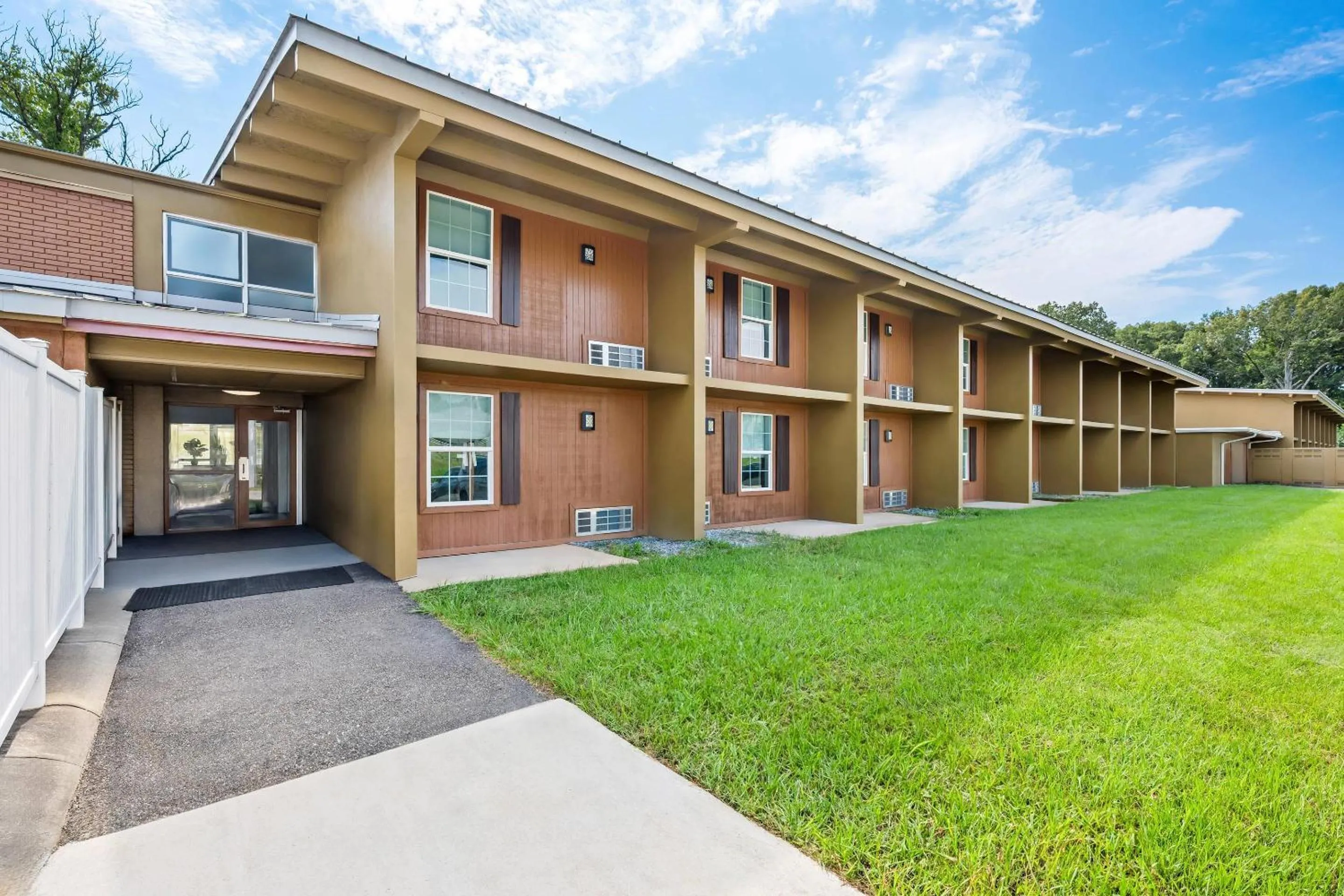 Property building in Econo Lodge Montgomery South I-65