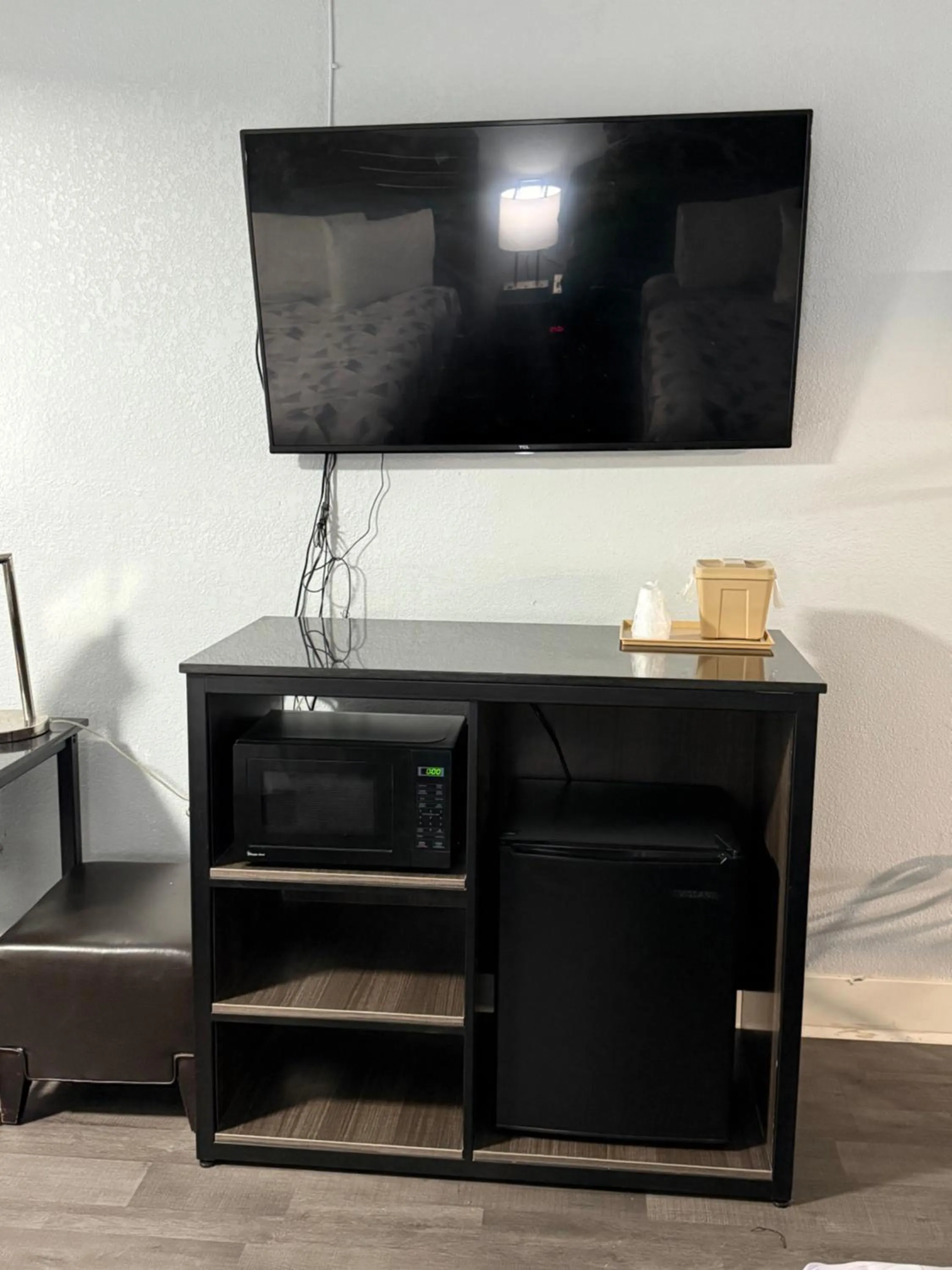 TV and multimedia in Econo Lodge Montgomery South I-65