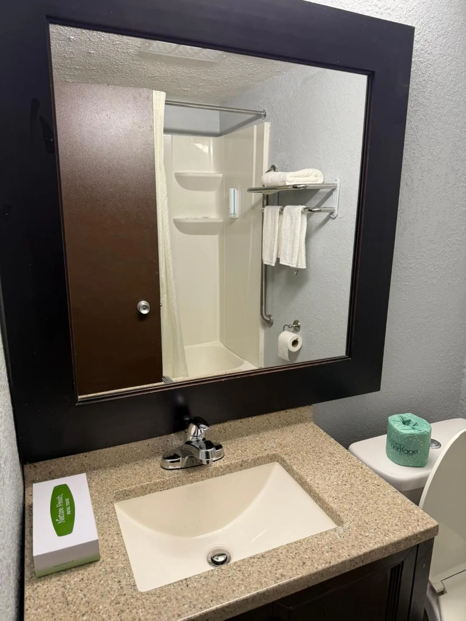 Bathroom in Econo Lodge Montgomery South I-65