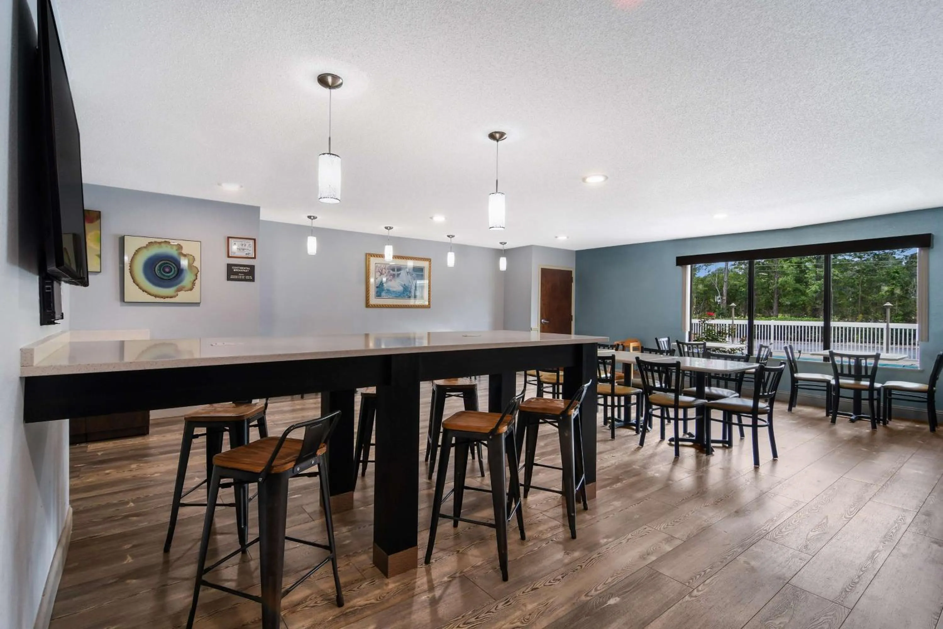 Restaurant/Places to Eat in SureStay Plus Hotel by Best Western Tarboro