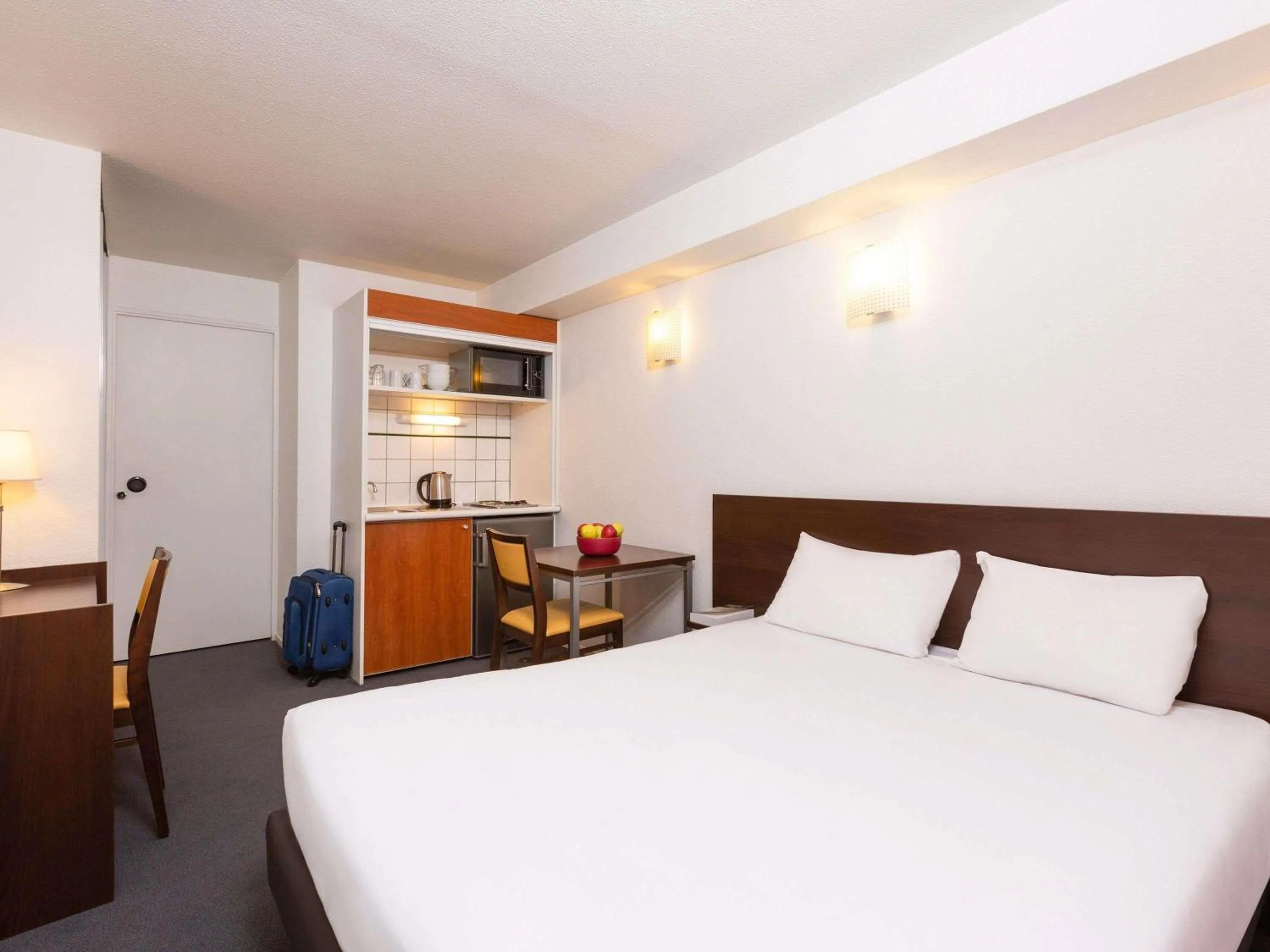 Bedroom, Bed in Aparthotel Adagio Access La Défense - Léonard De Vinci