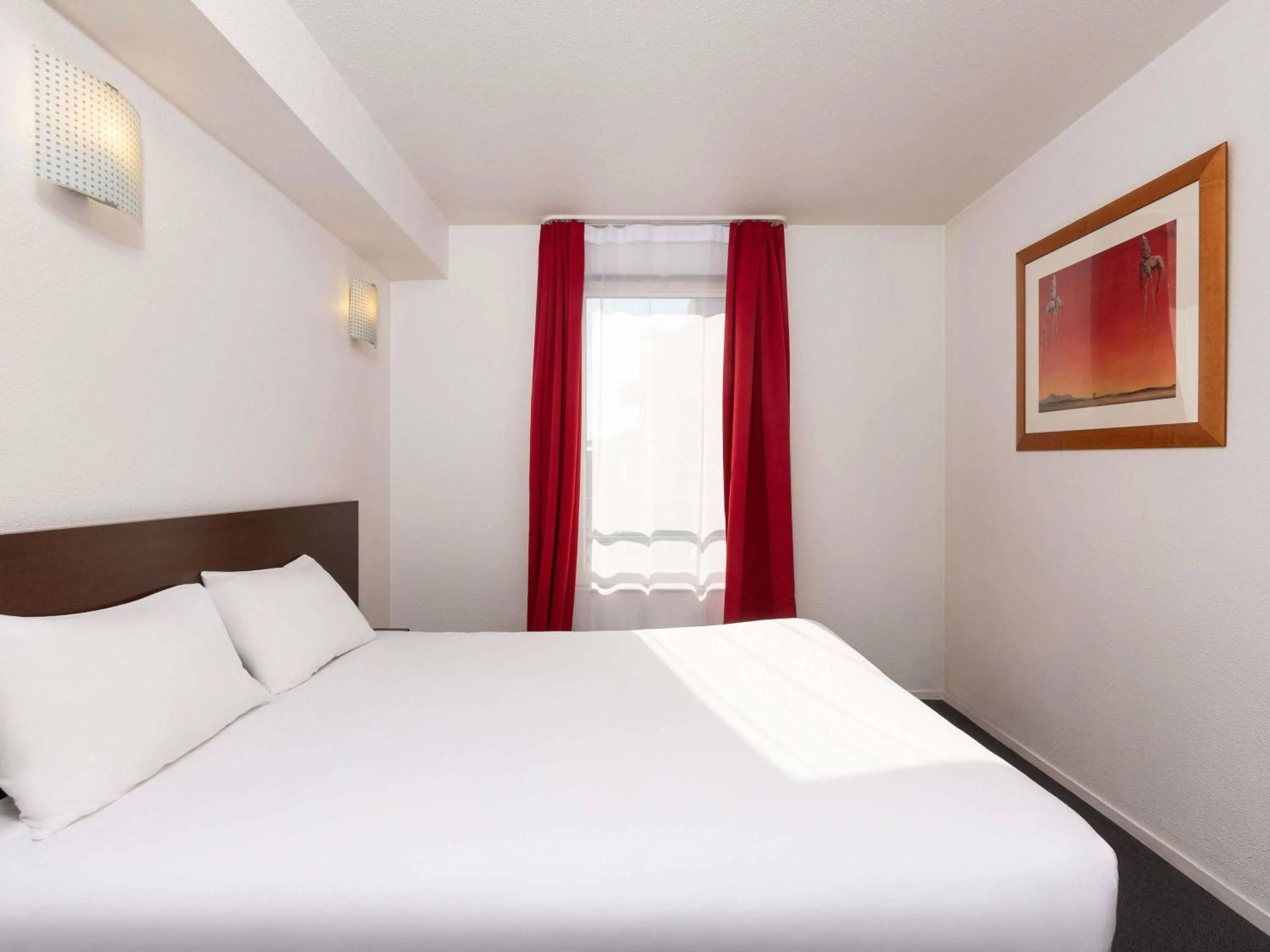 Bedroom, Bed in Aparthotel Adagio Access La Défense - Léonard De Vinci