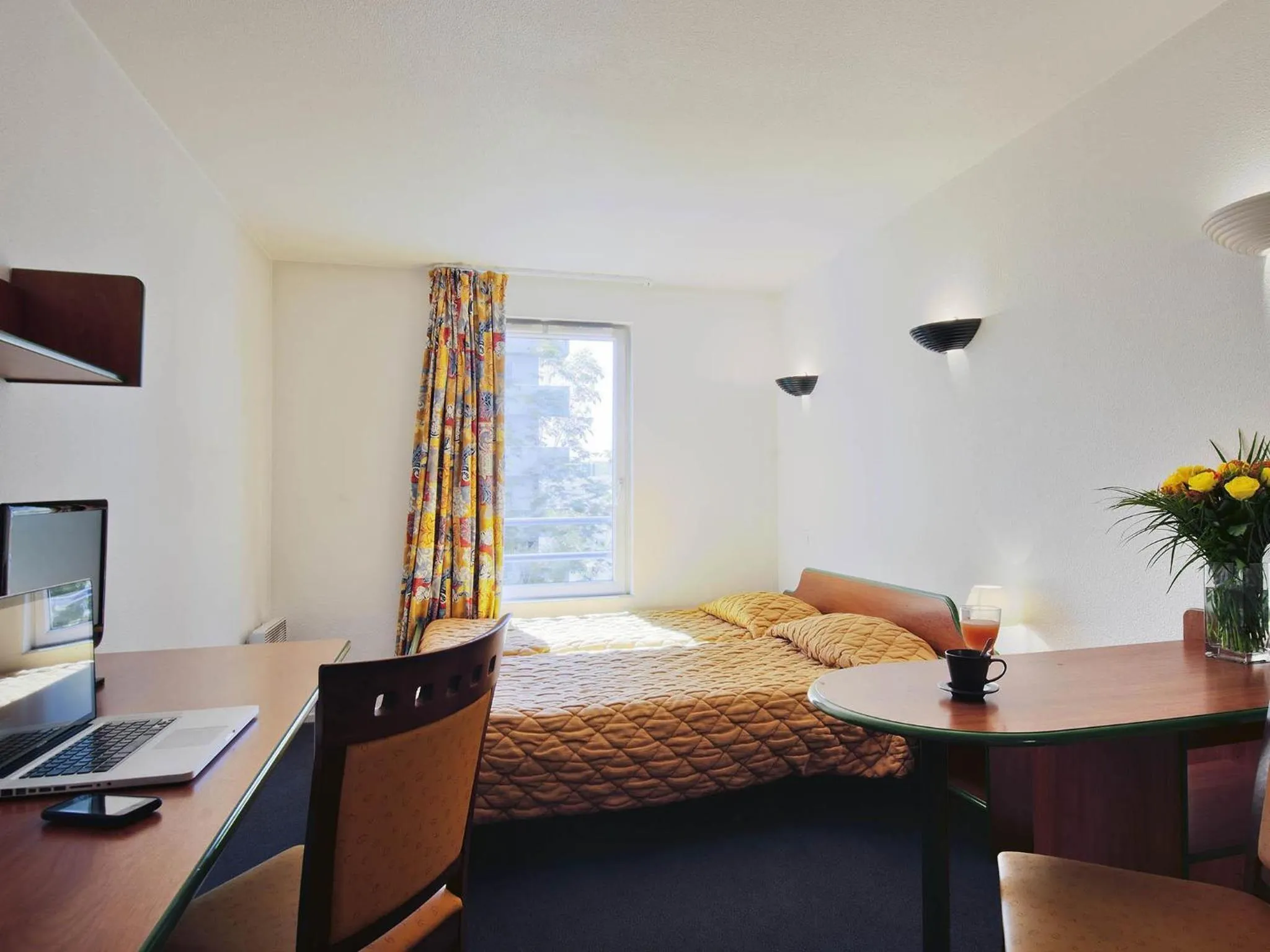 Bedroom, Bed in Aparthotel Adagio Access La Défense - Léonard De Vinci