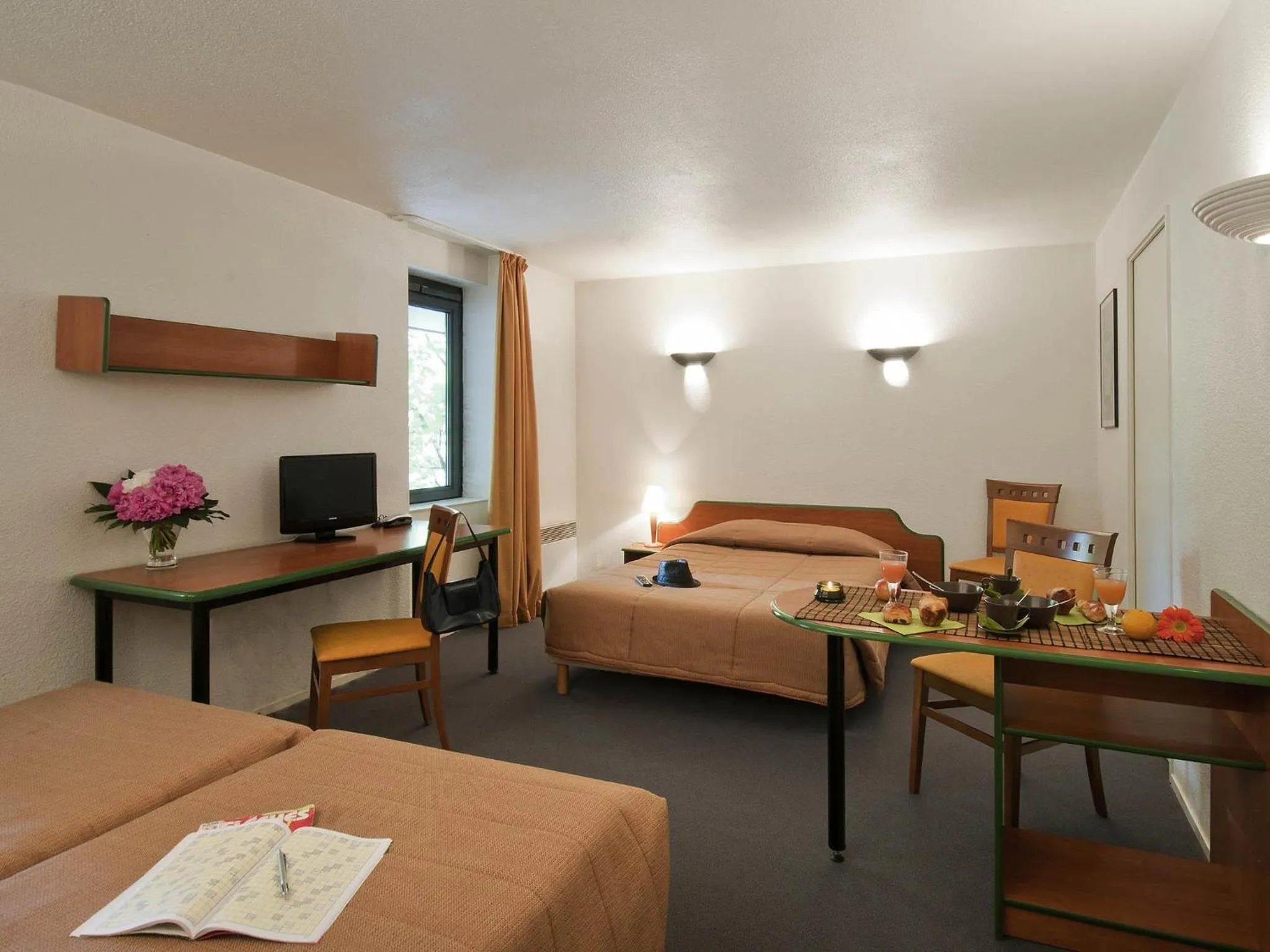 Bedroom, Bed in Aparthotel Adagio Access La Défense - Léonard De Vinci