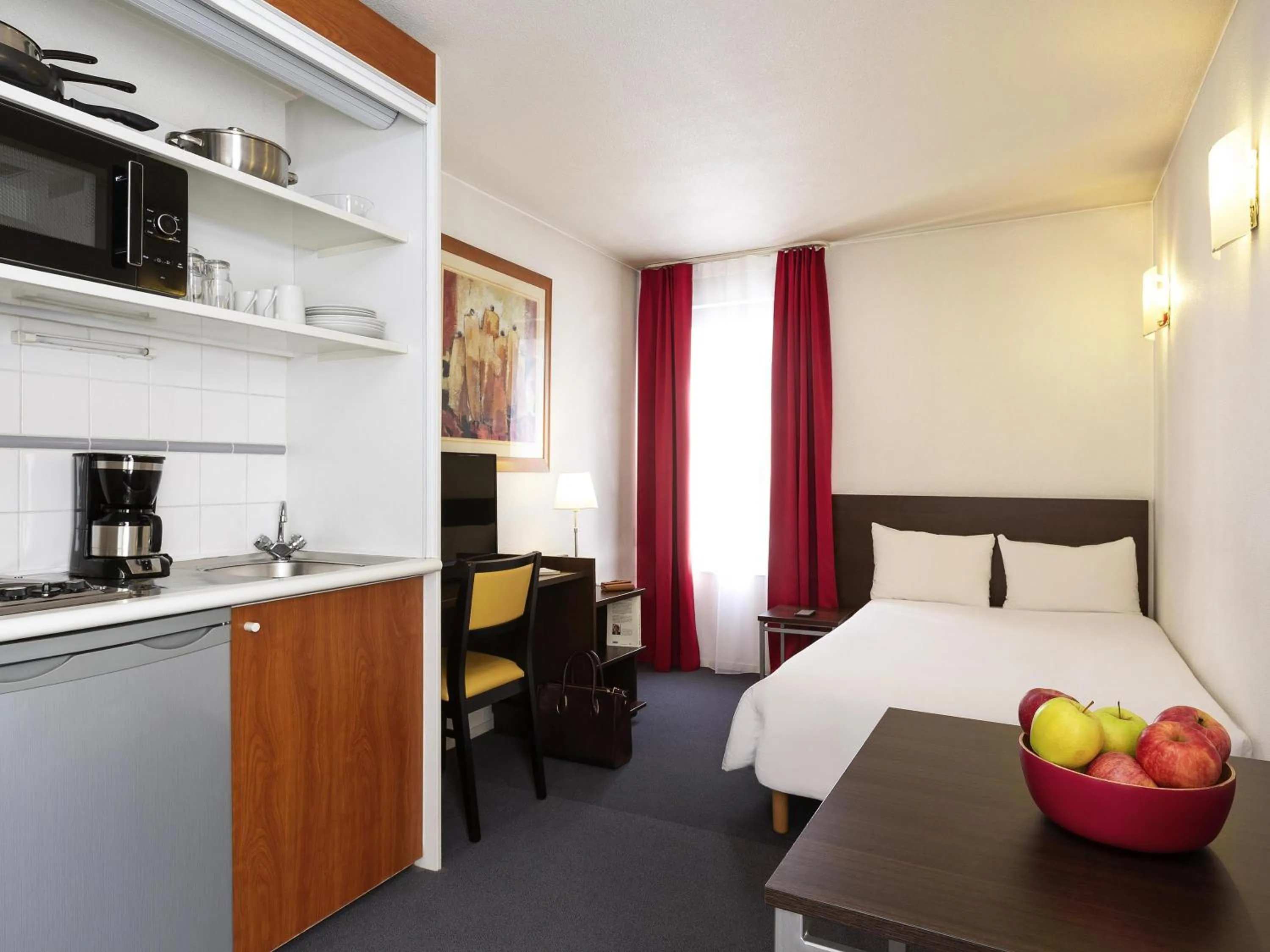 Bedroom, Bed in Aparthotel Adagio Access La Défense - Léonard De Vinci