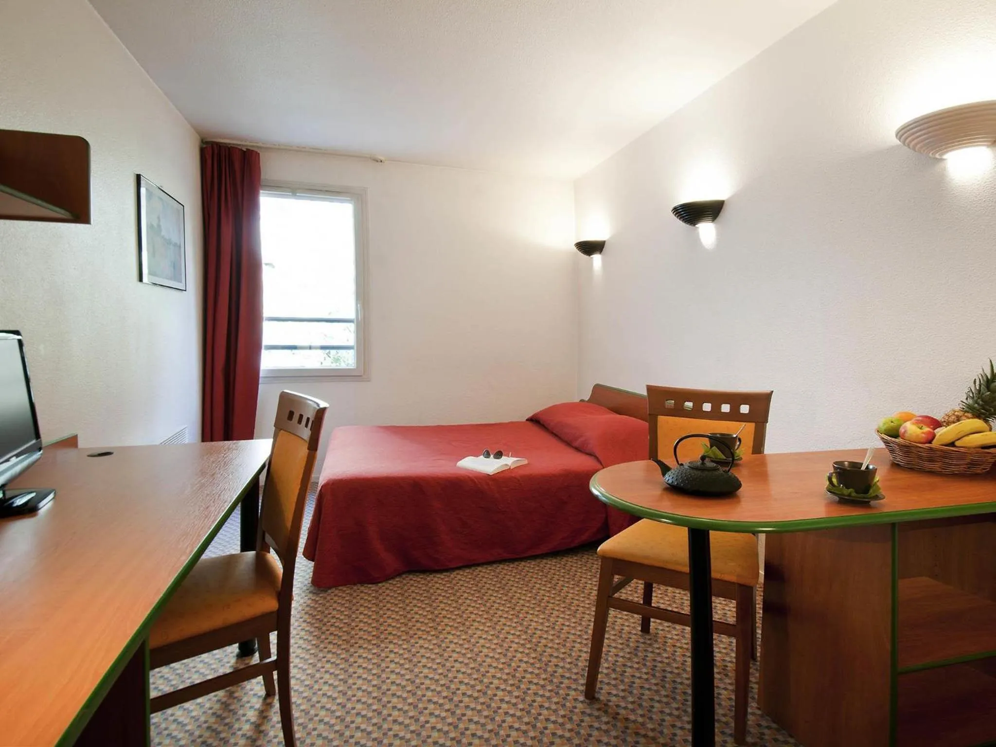 Bedroom, Bed in Aparthotel Adagio Access La Défense - Léonard De Vinci