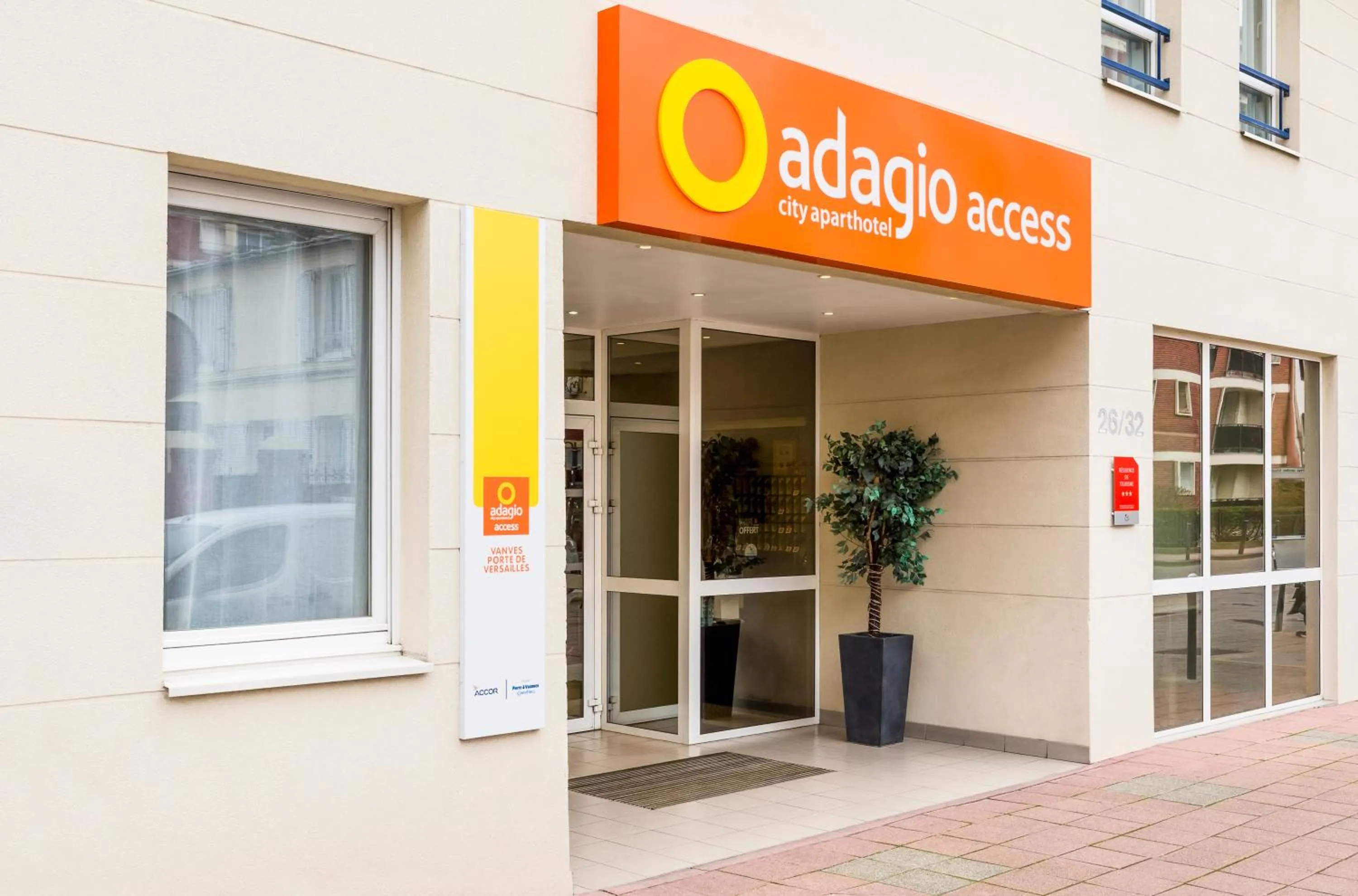 Facade/entrance in Aparthotel Adagio Access Paris Vanves - Porte de Versailles