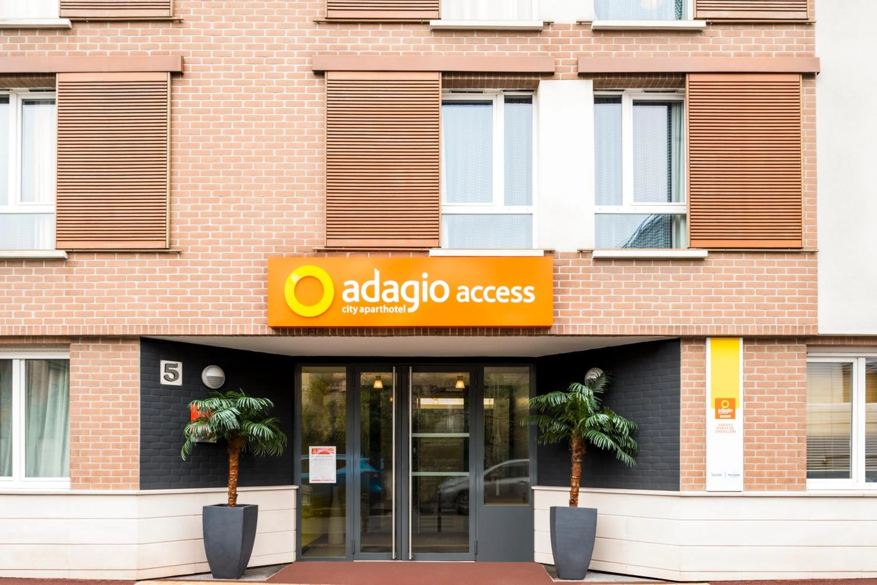 Facade/entrance in Aparthotel Adagio Access Paris Vanves - Porte de Châtillon