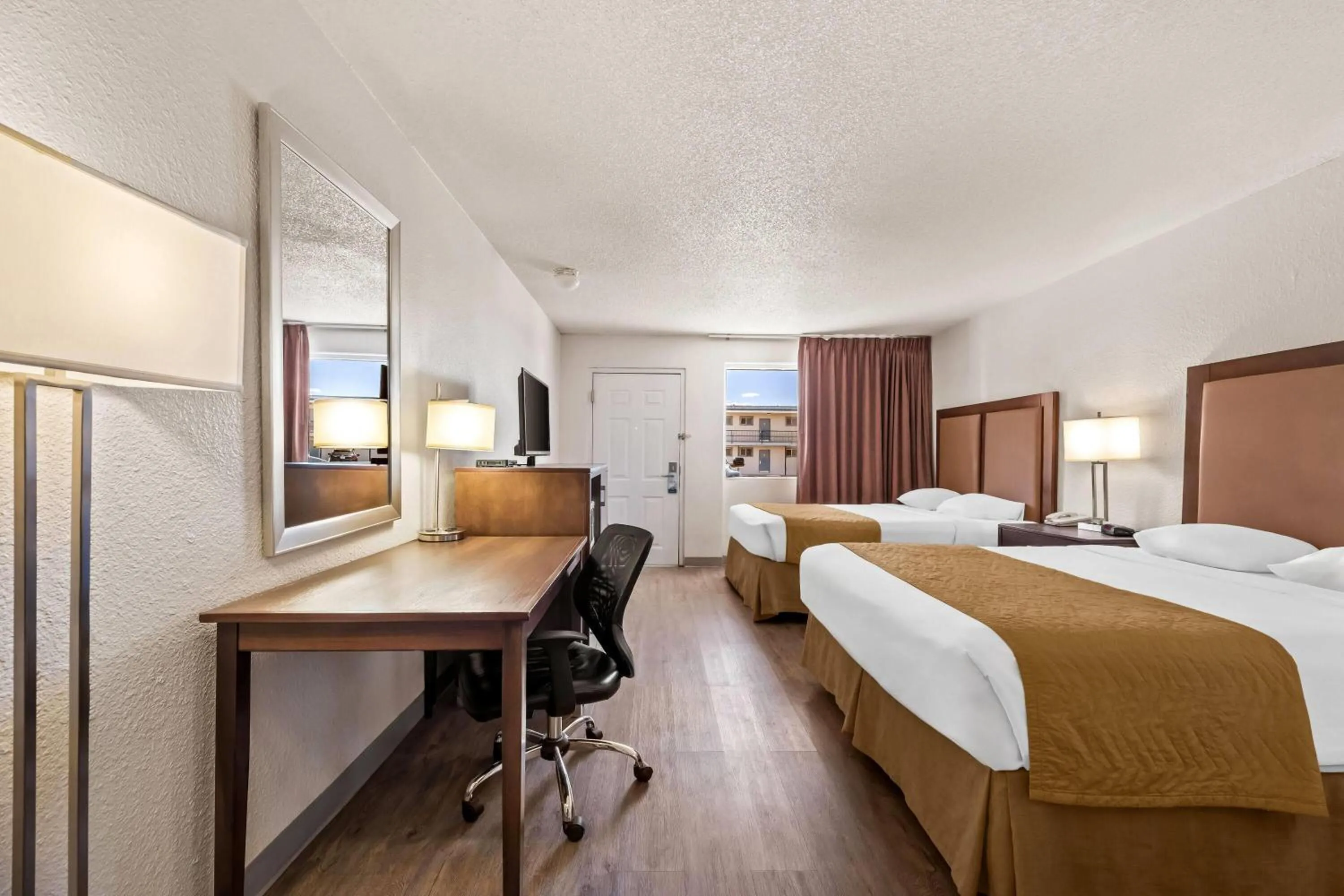 Bed in Travelodge by Wyndham Page, View of Lake Powell