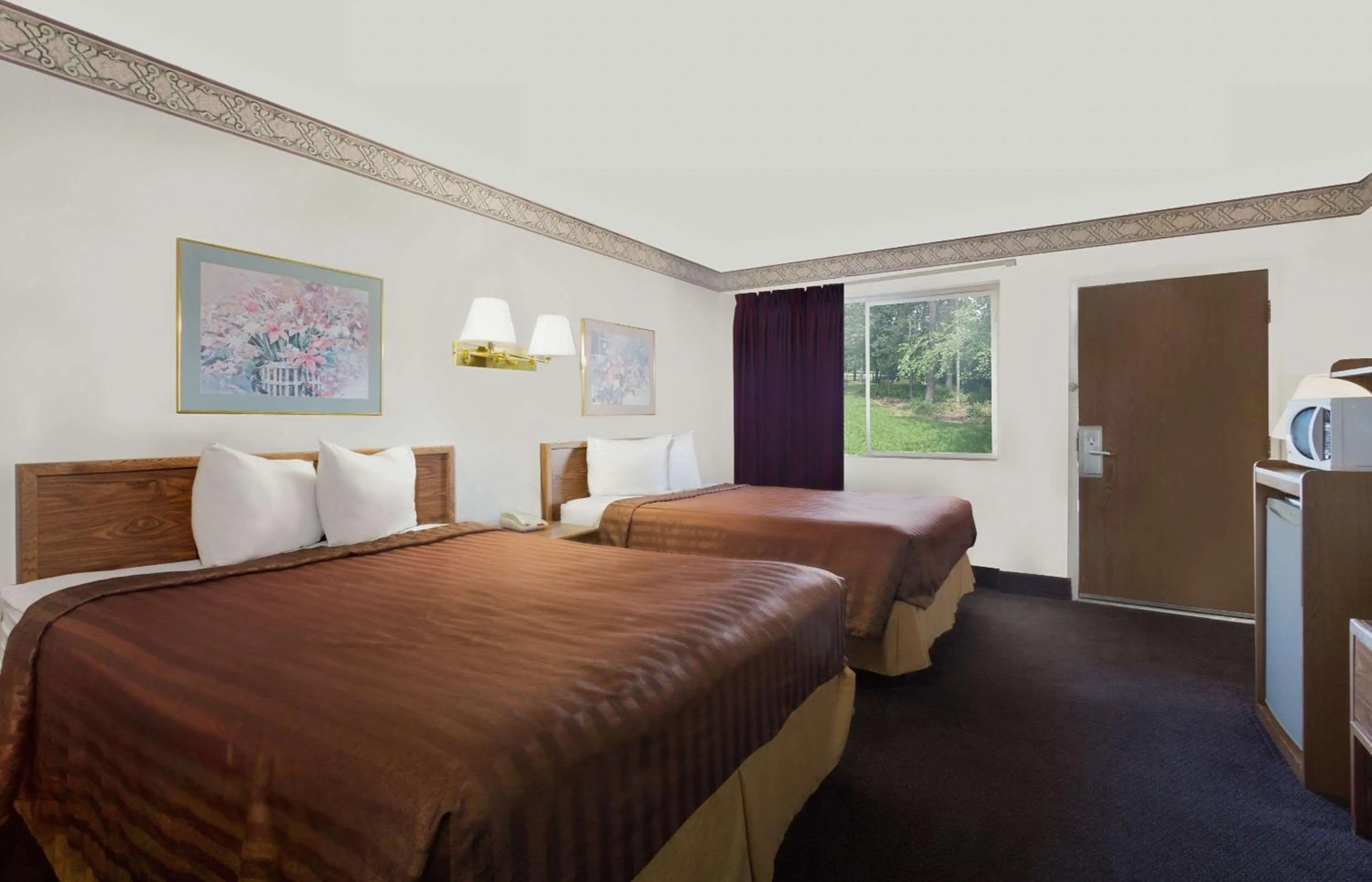 Photo of the whole room in Travelodge by Wyndham Page, View of Lake Powell