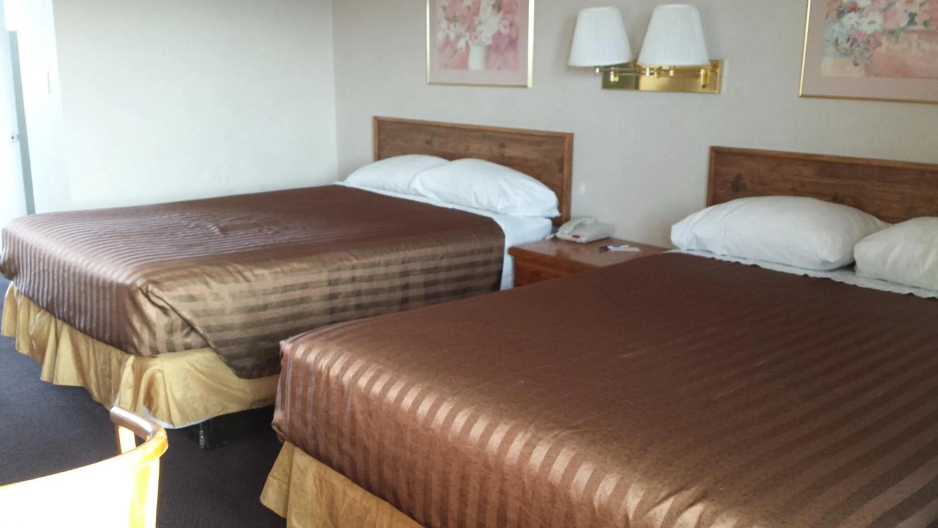 Bed in Travelodge by Wyndham Page, View of Lake Powell