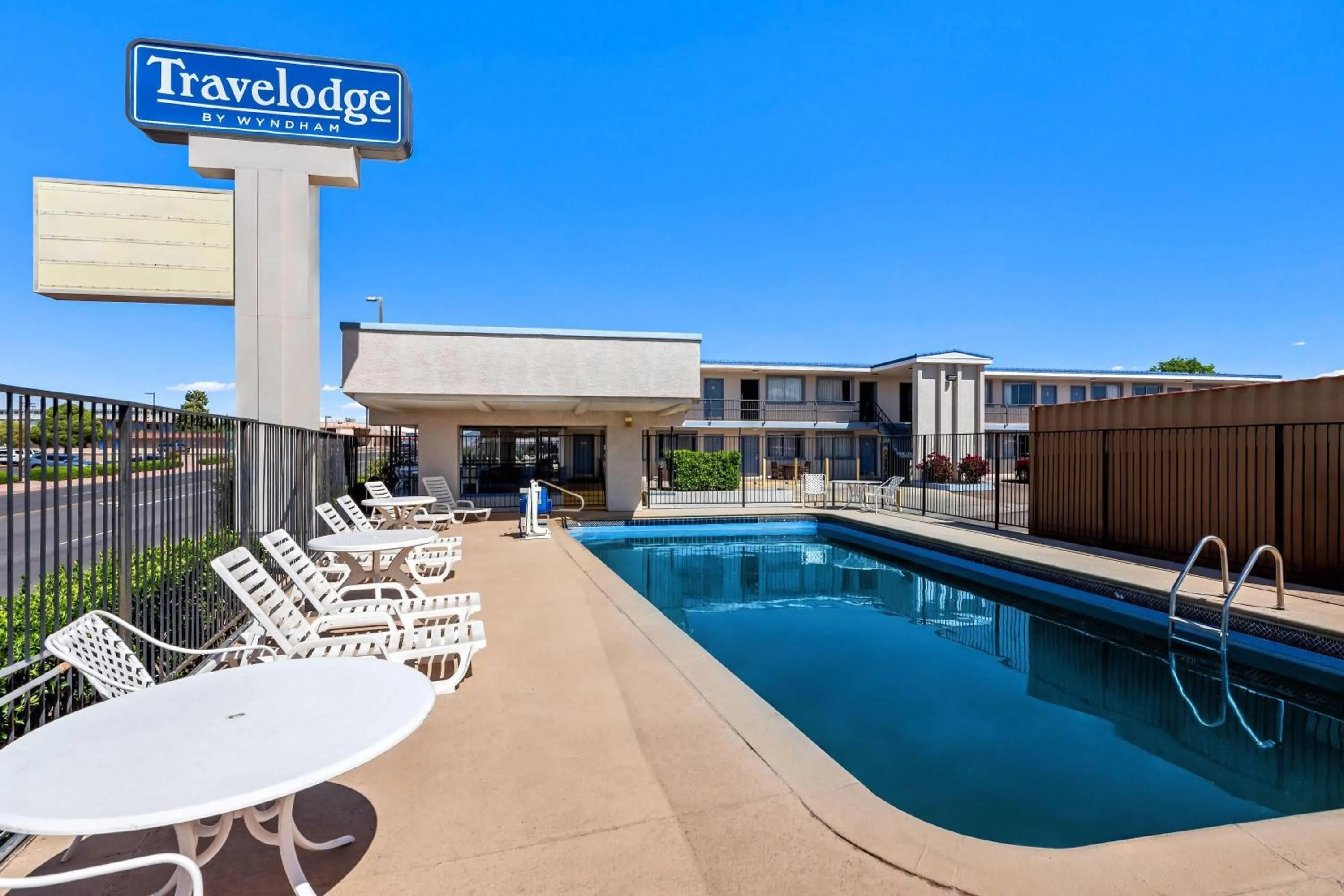 Swimming pool in Travelodge by Wyndham Page, View of Lake Powell