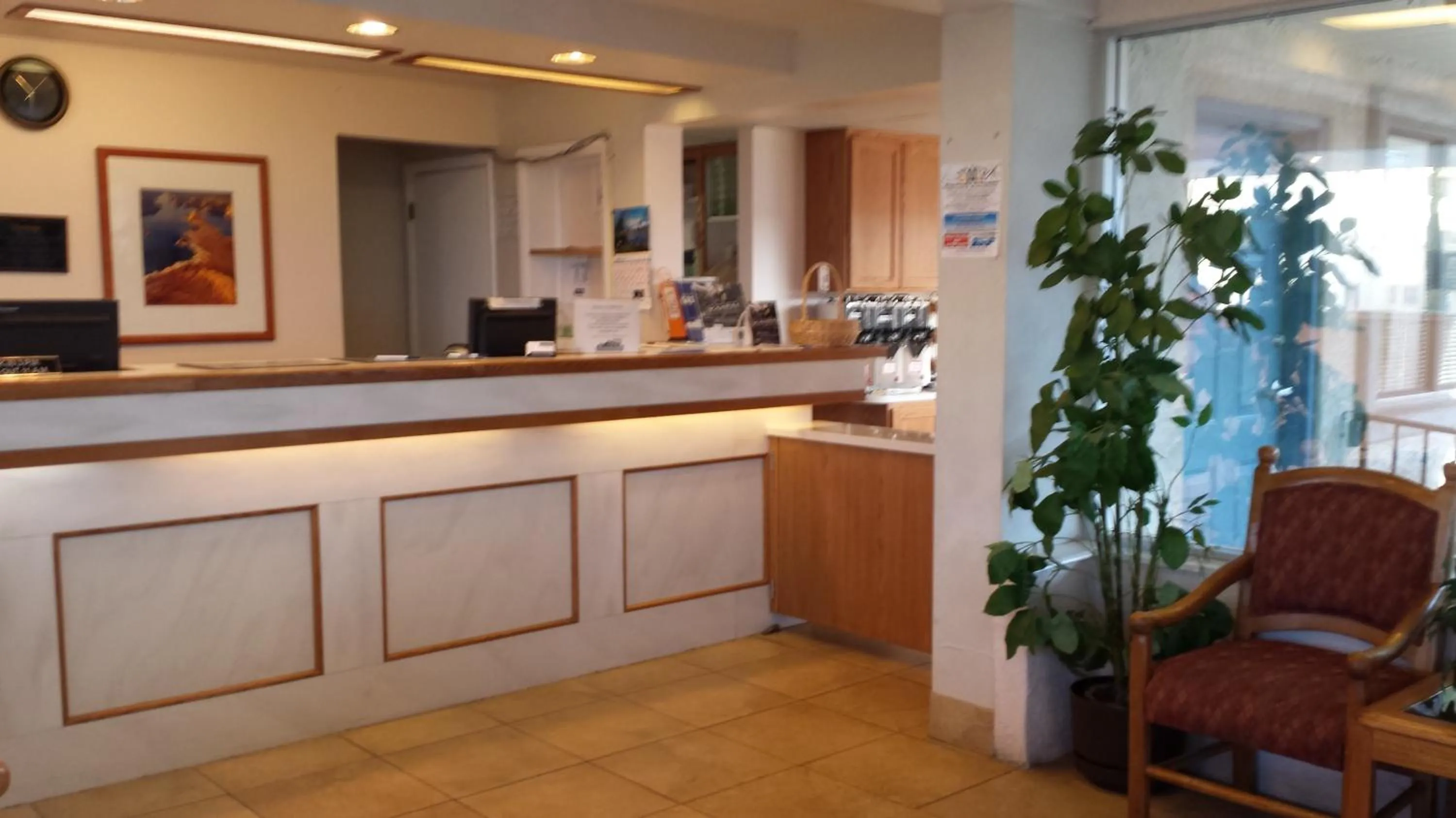 Lobby or reception in Travelodge by Wyndham Page, View of Lake Powell