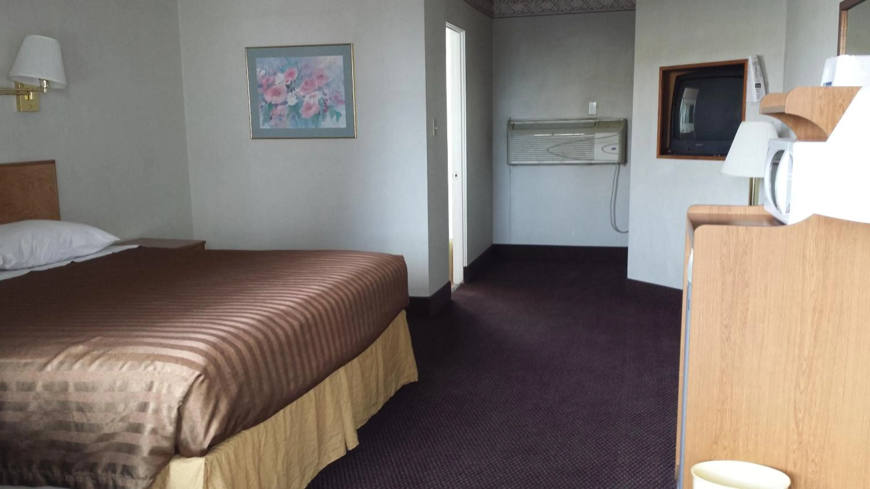 Bedroom in Travelodge by Wyndham Page, View of Lake Powell