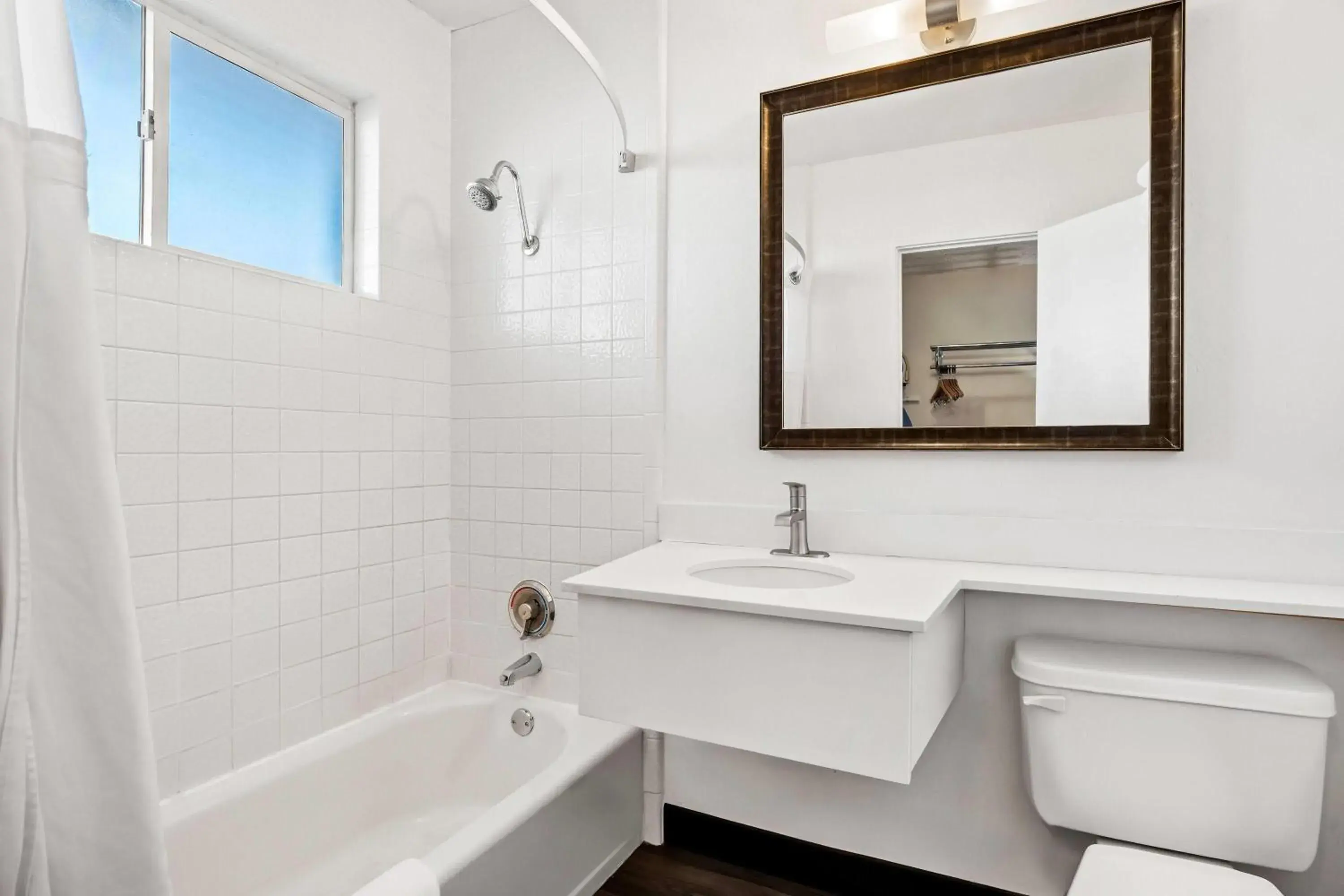 2 Queen Bed, Deluxe Room, Non-Smoking in Travelodge by Wyndham Page, View of Lake Powell 2 Queen Bed, Deluxe Room, Non-Smoking in Travelodge by Wyndham Page, View of Lake Powell