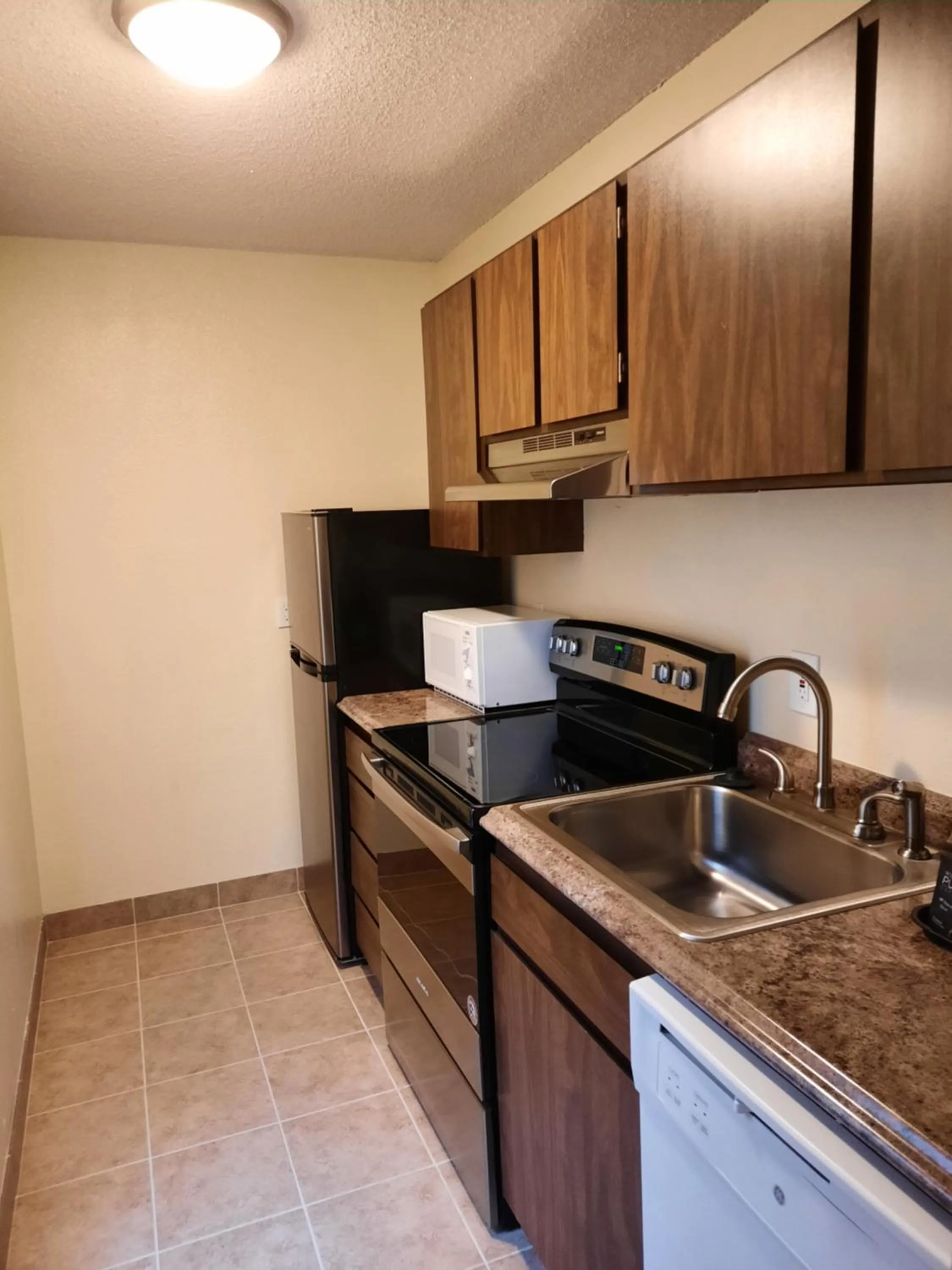 Kitchen or kitchenette in RiverTree Inn & Suites