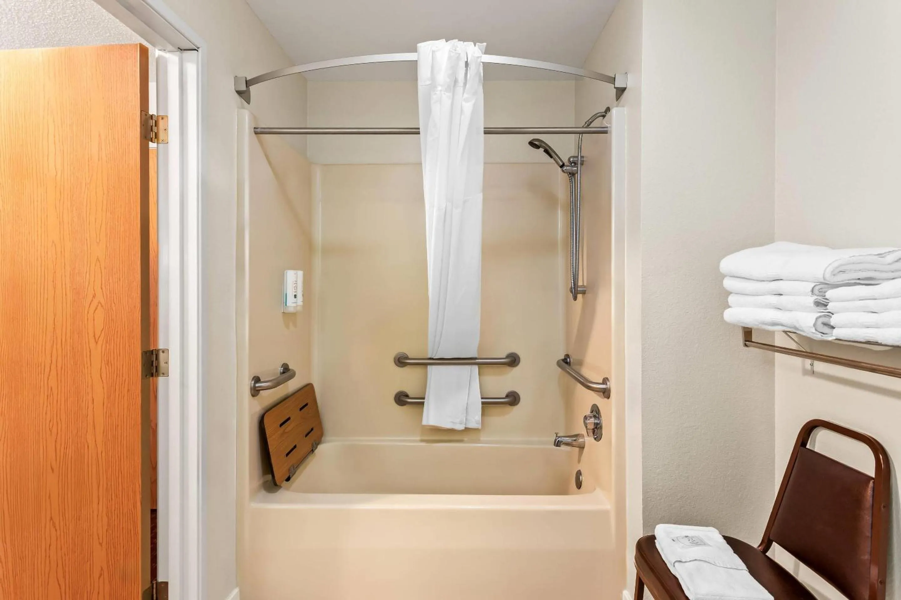 Bedroom in Quality Inn-Sawyer