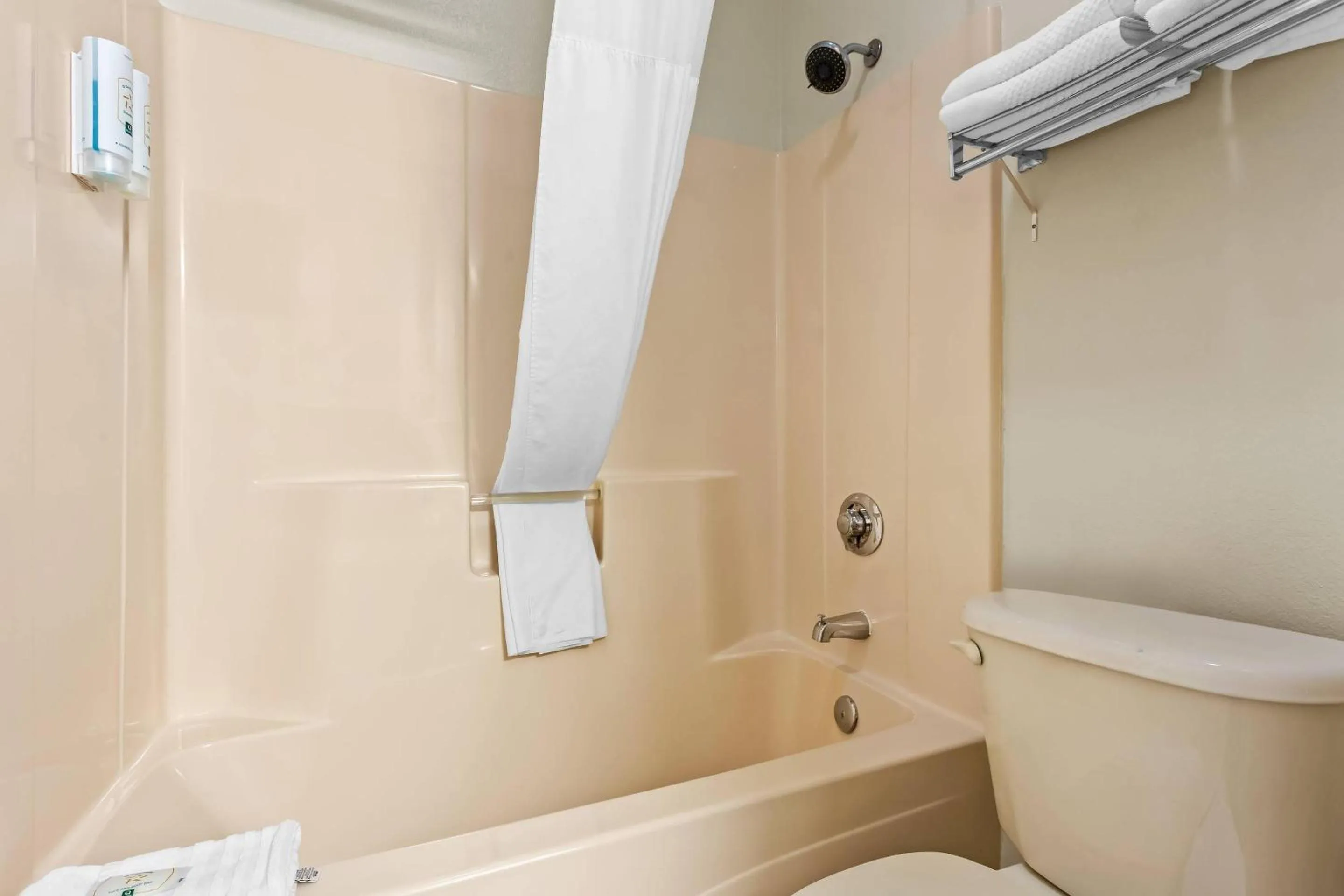 Bedroom in Quality Inn-Sawyer