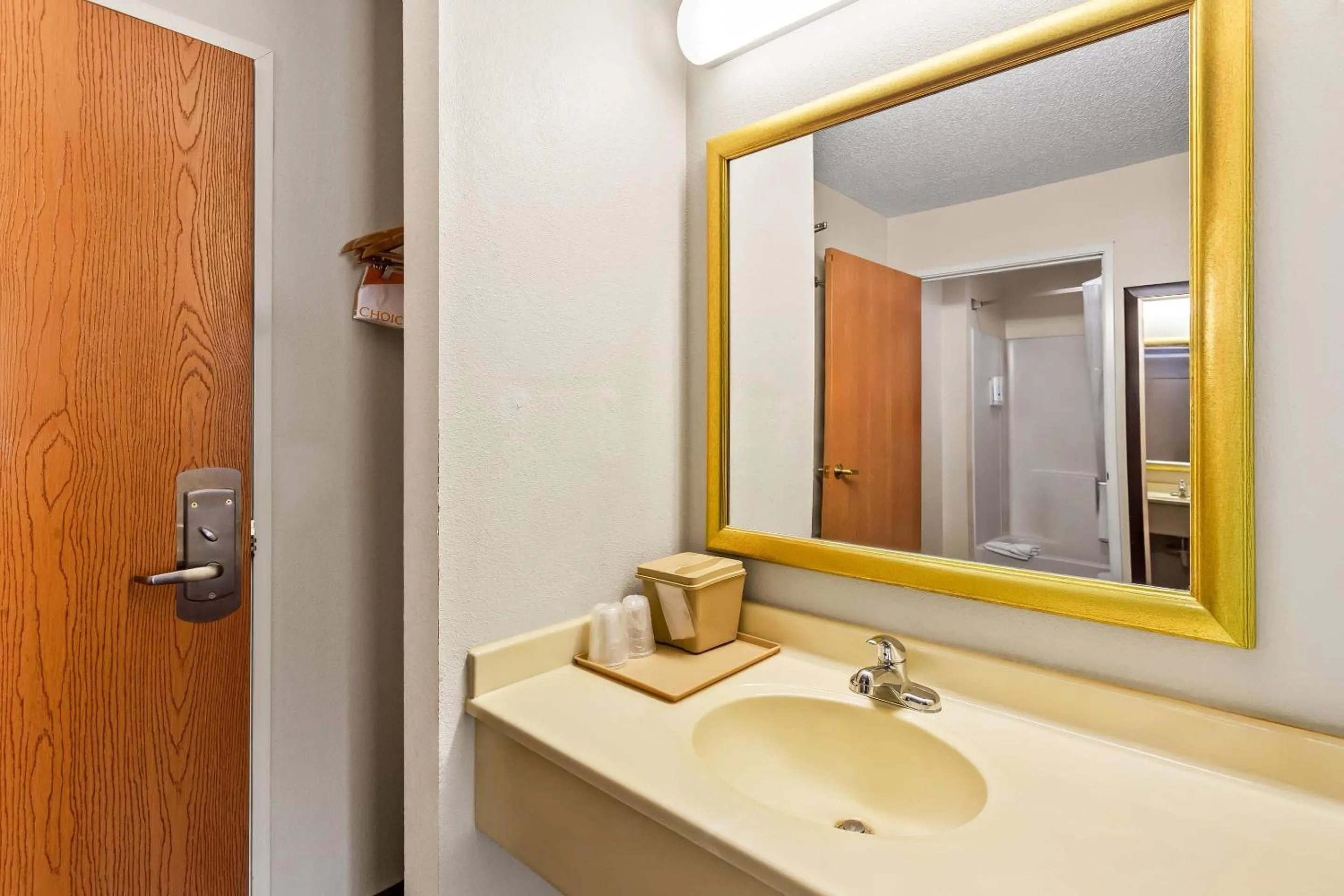 Bedroom in Quality Inn-Sawyer