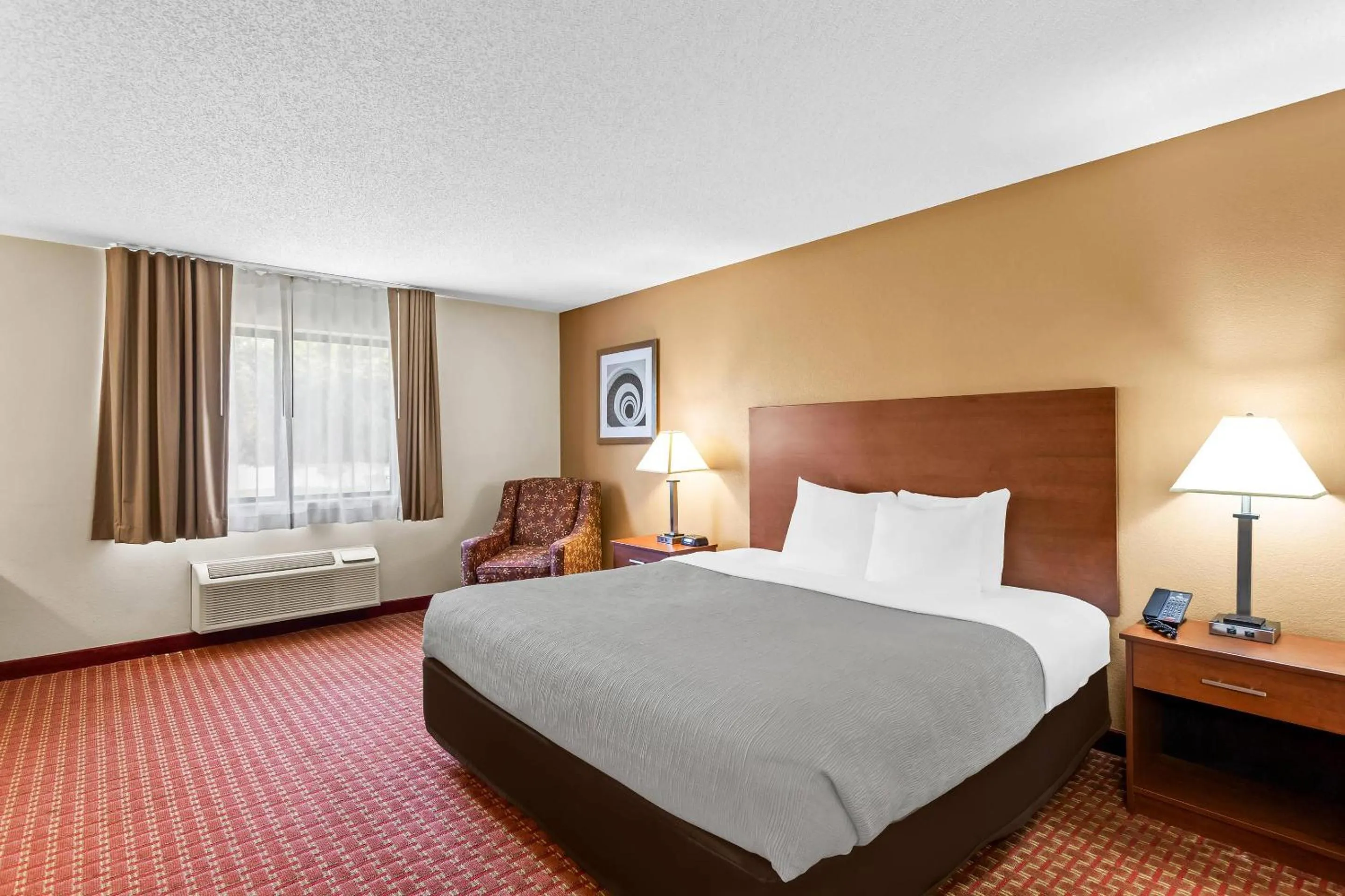 Bedroom, Bed in Quality Inn-Sawyer