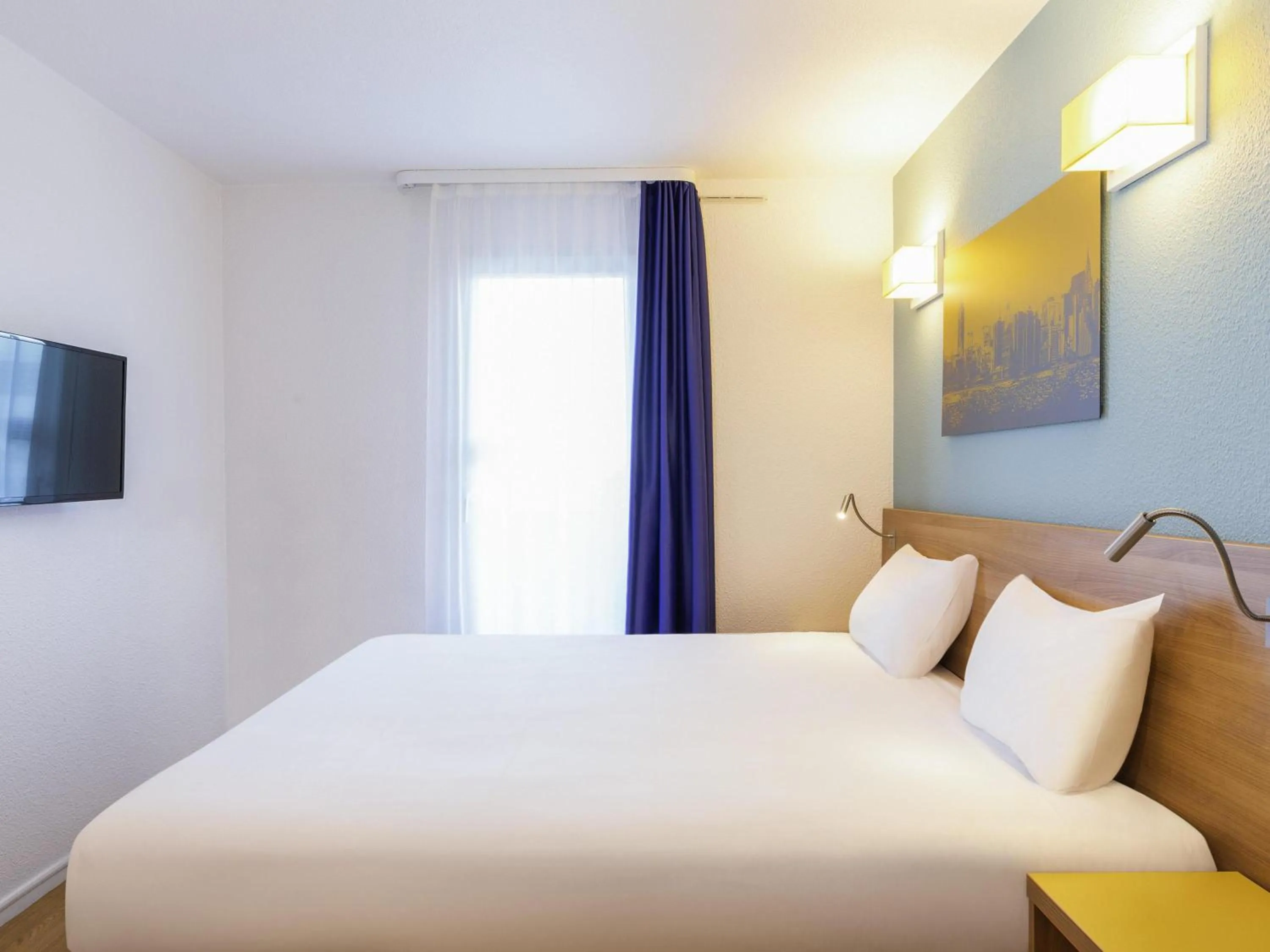 Bedroom, Bed in Aparthotel Adagio Access La Défense - Place Charras