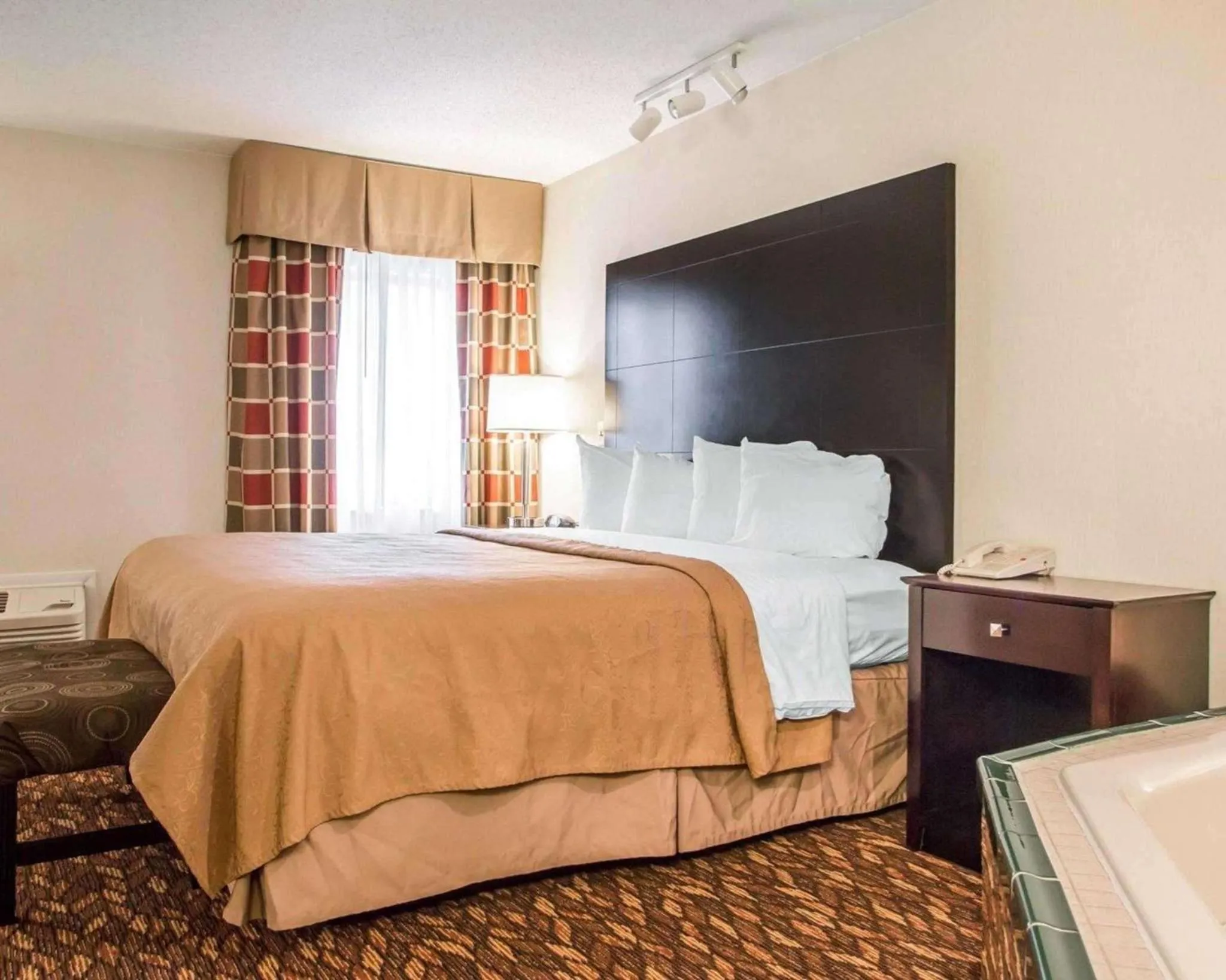 Photo of the whole room, Bed in Quality Inn St Marys