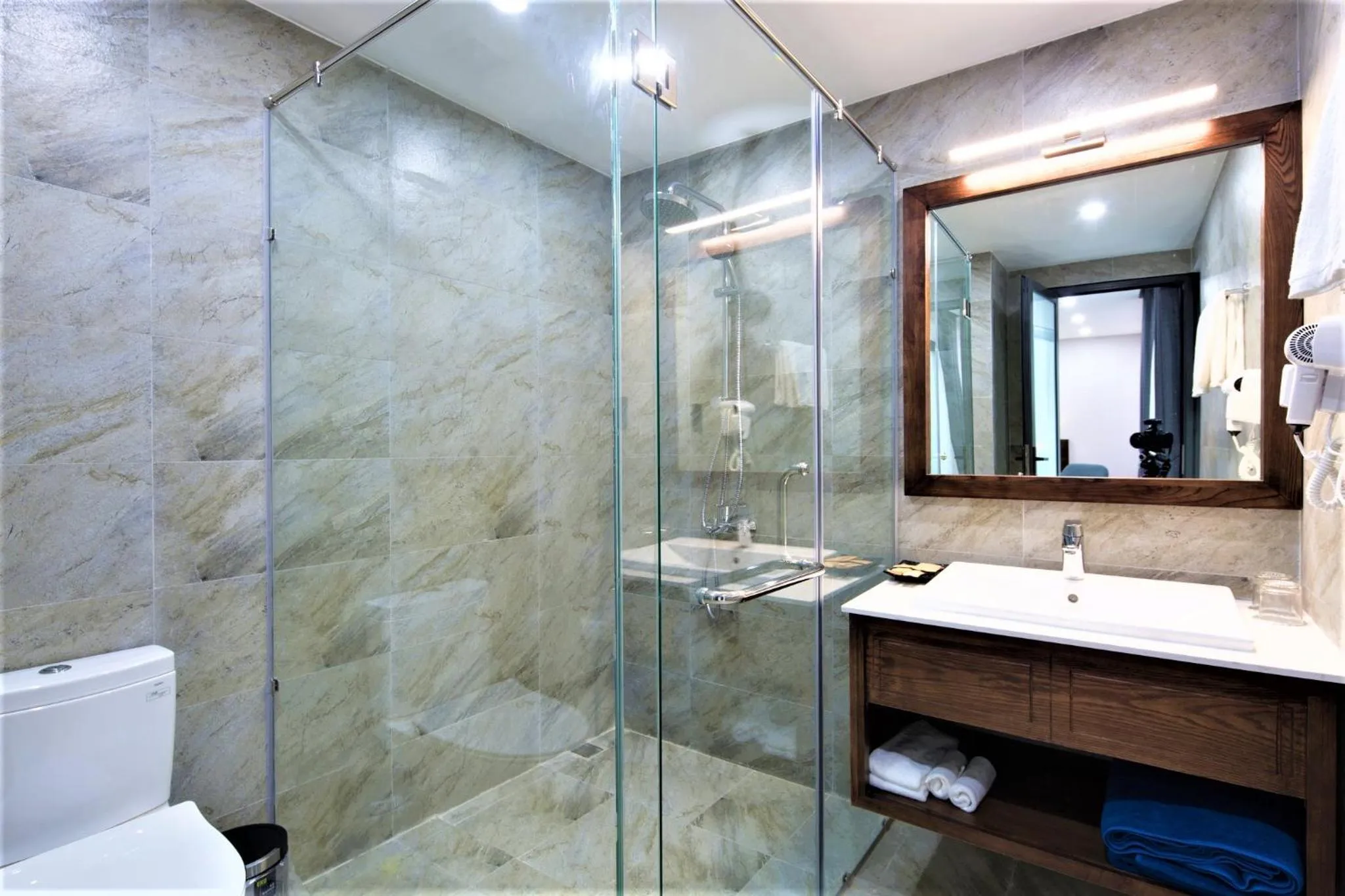 Shower in DANA RESIDENCE