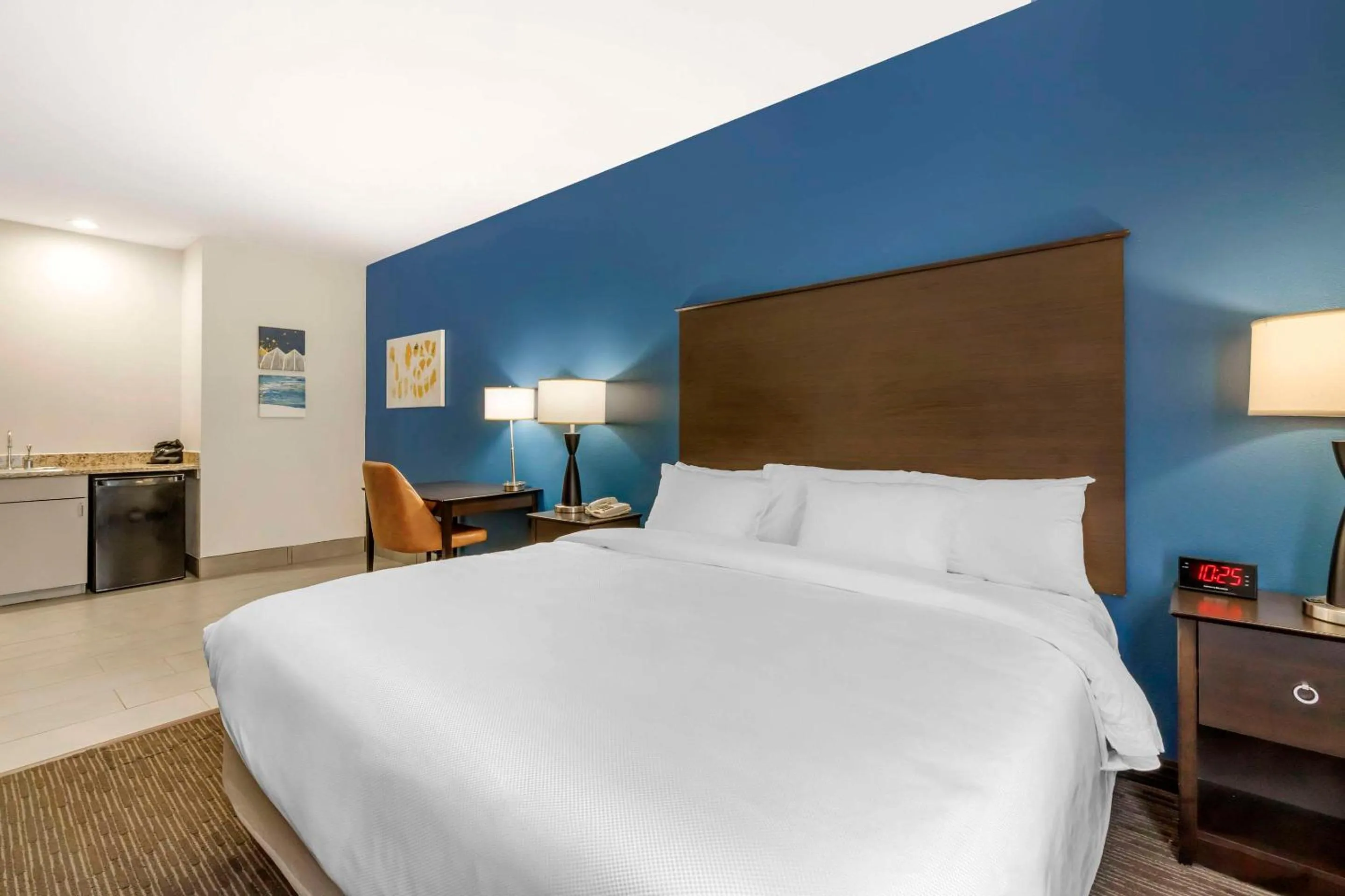 Bedroom, Bed in AmericInn by Wyndham New Lisbon