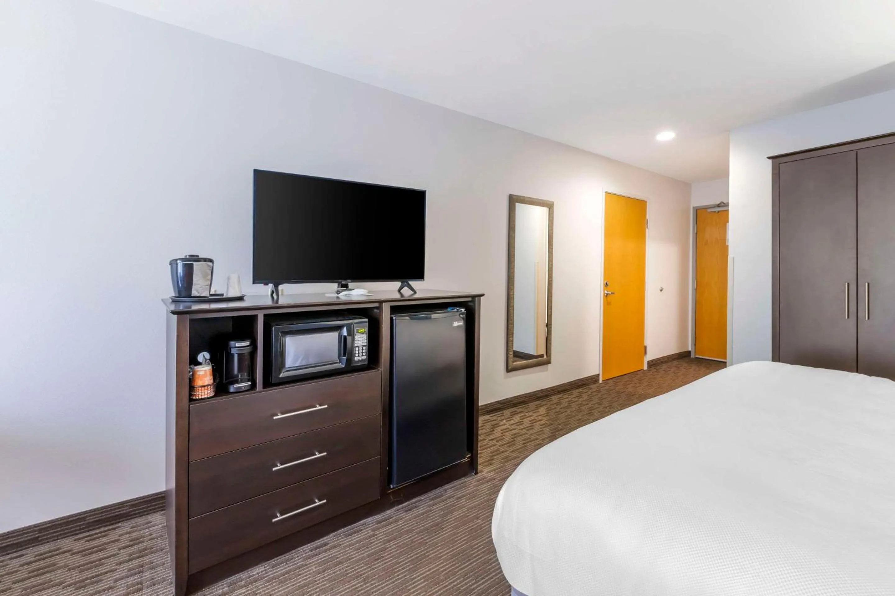 Bedroom, Bed in AmericInn by Wyndham New Lisbon