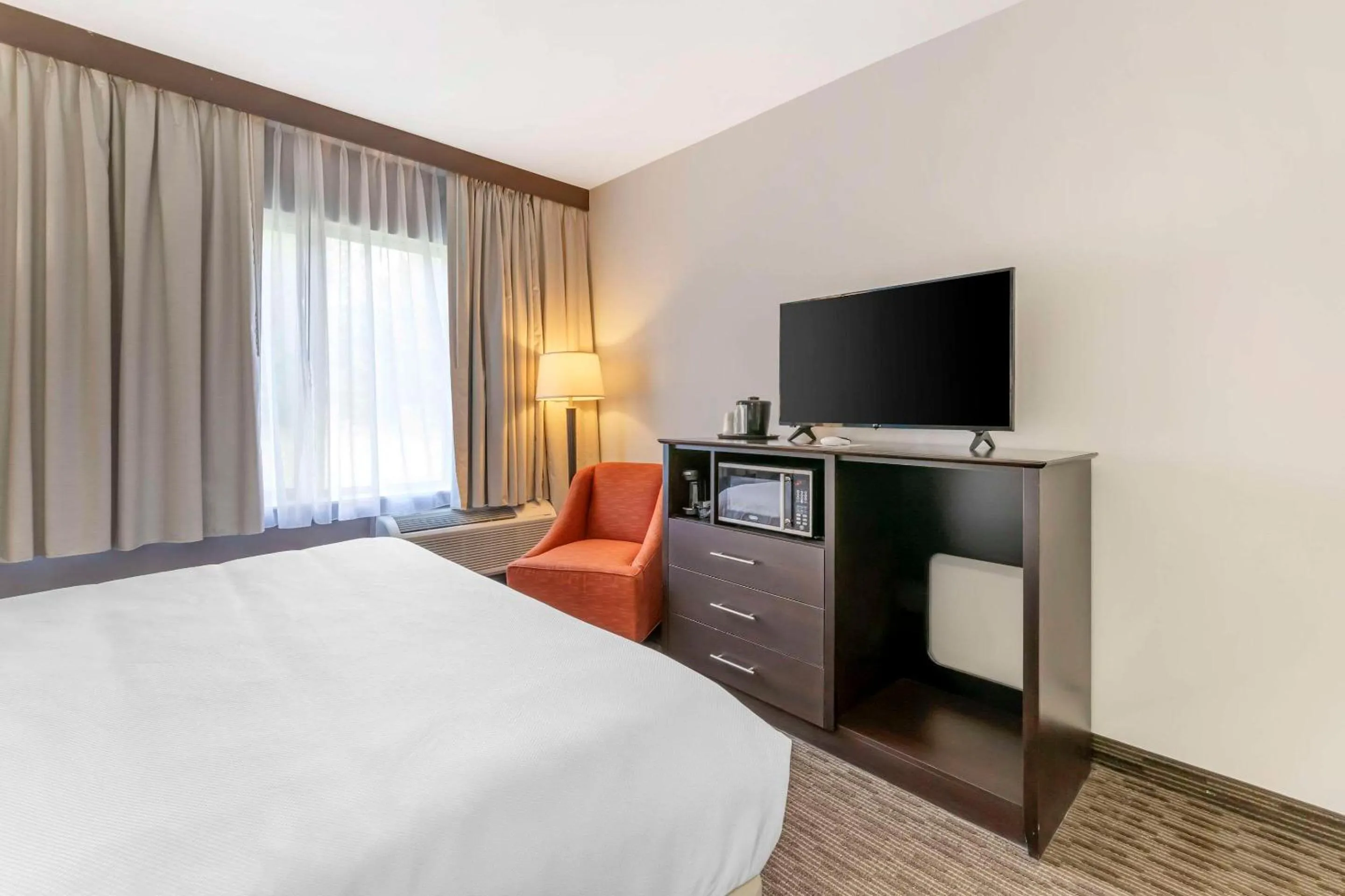 Bedroom, Bed in AmericInn by Wyndham New Lisbon