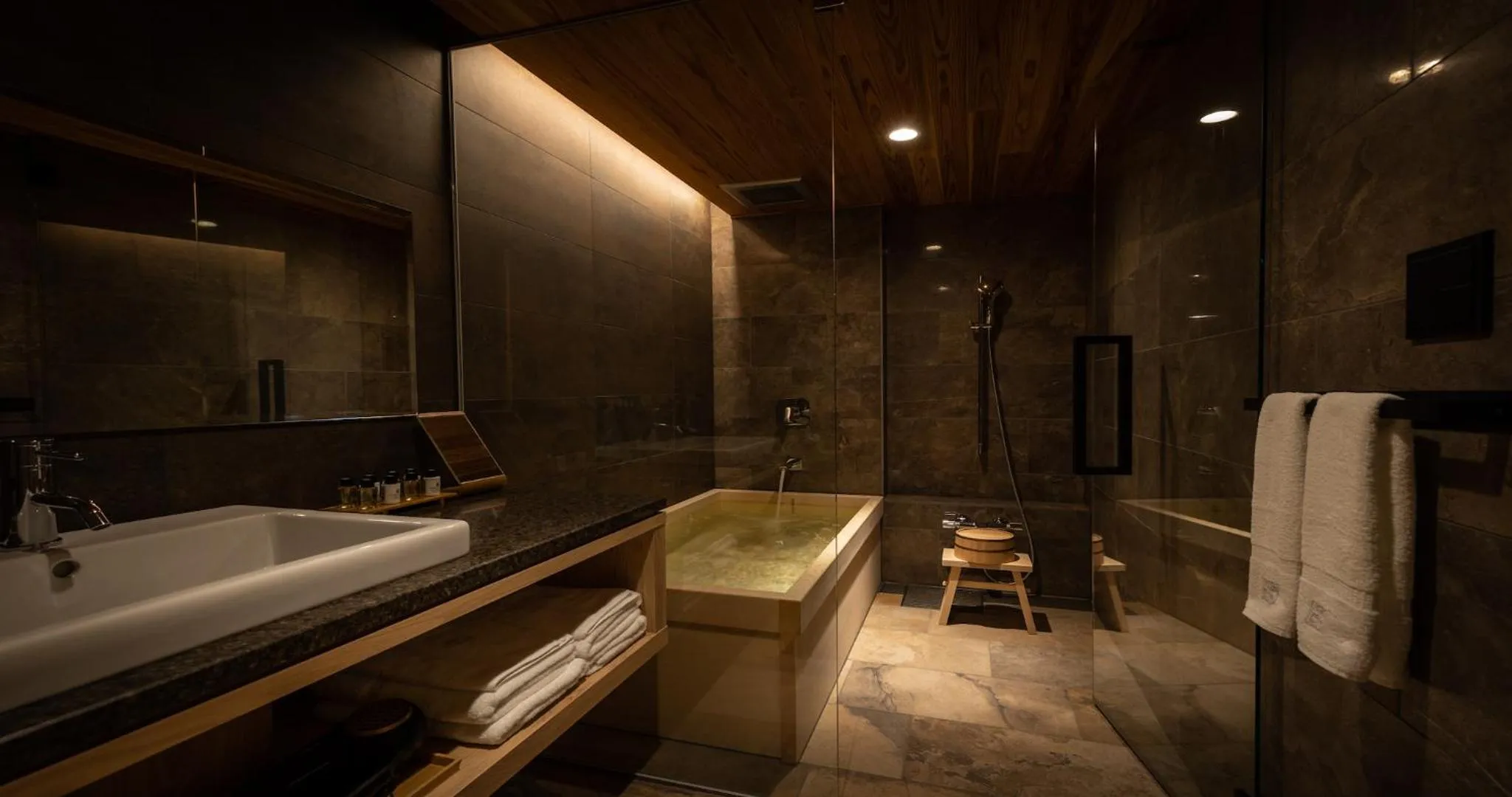 Shower in Higashiyama Shikikaboku