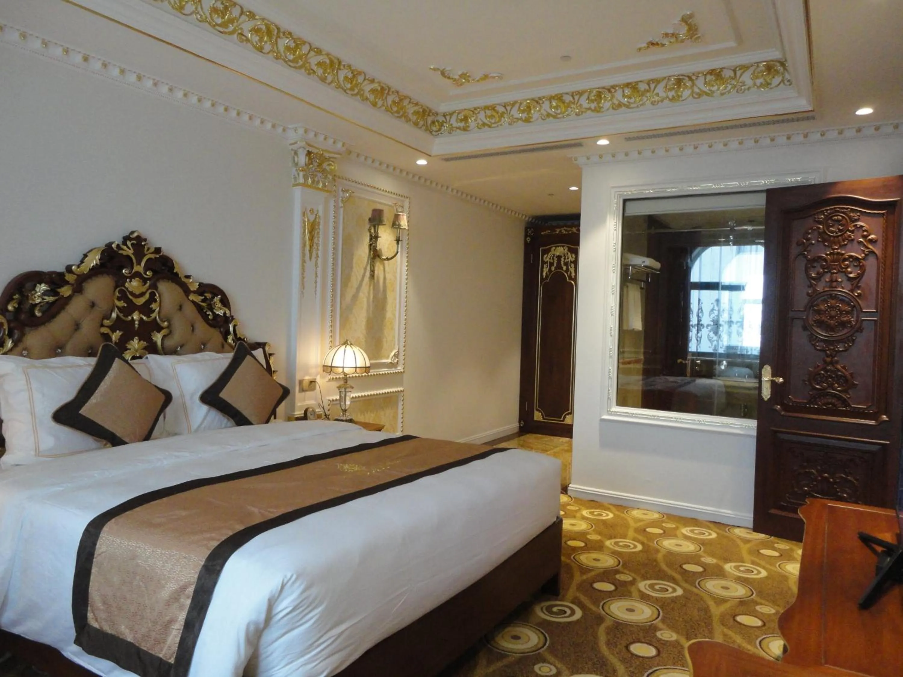 Hoang Nham Luxury Hotel