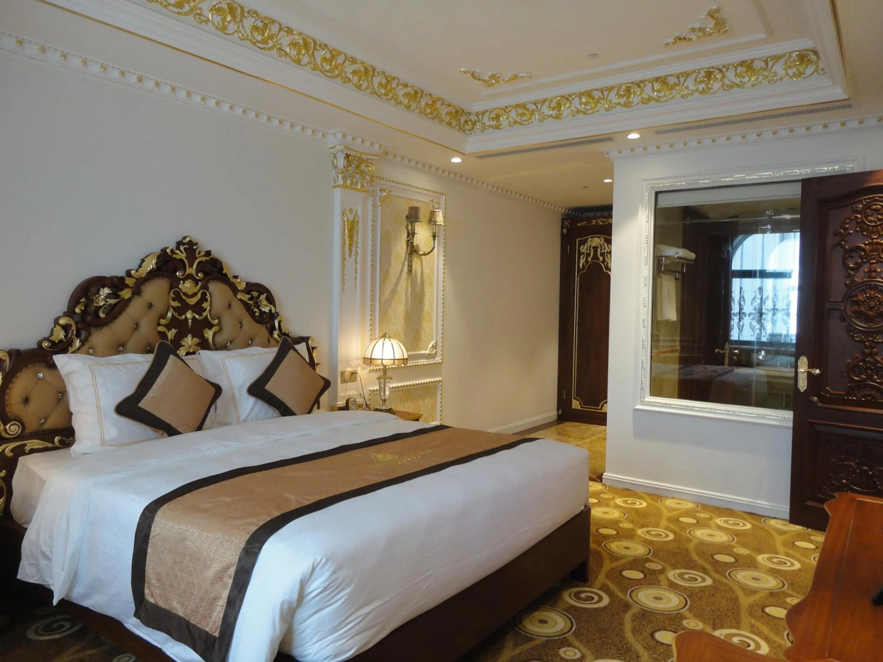 Hoang Nham Luxury Hotel