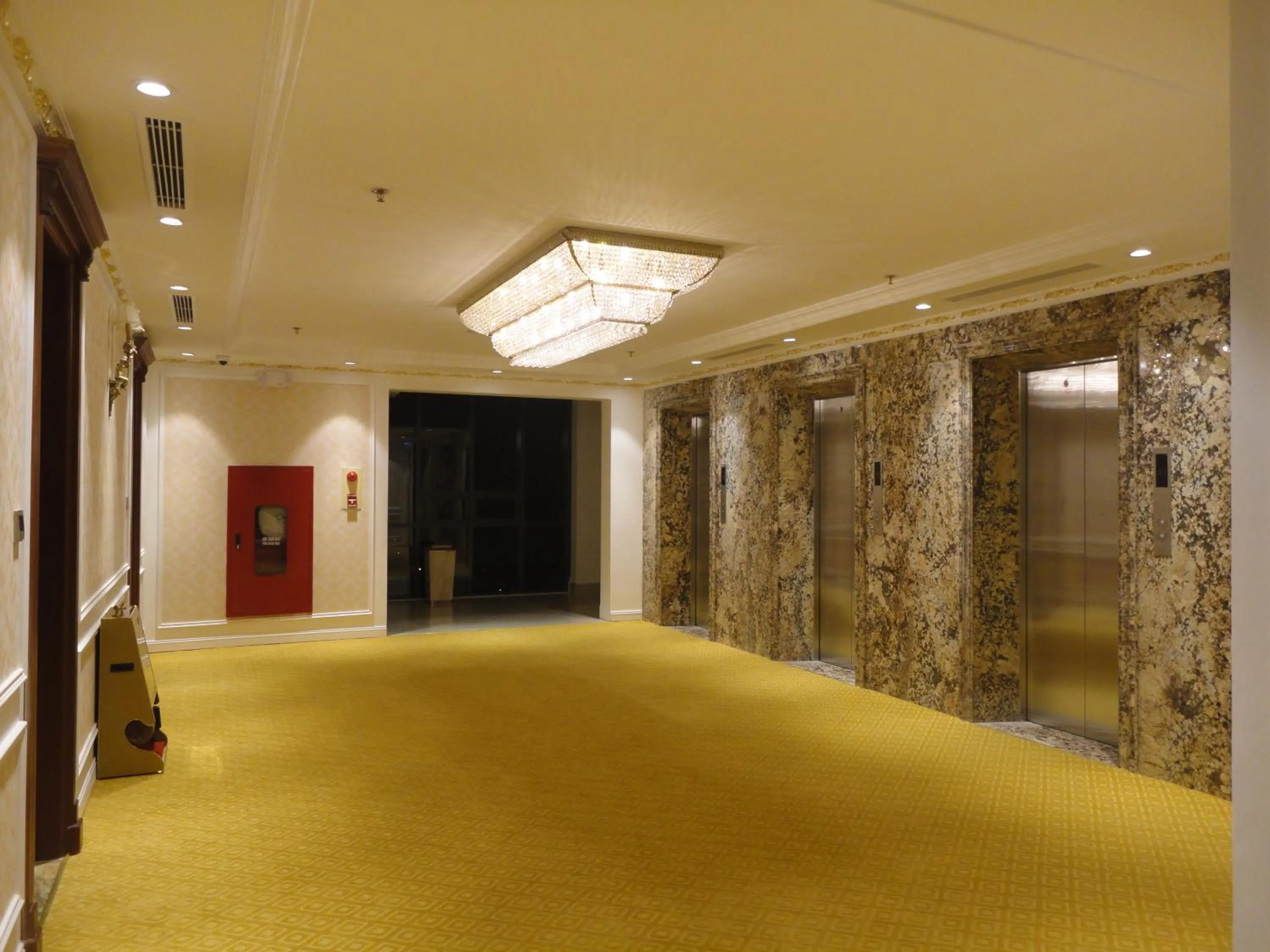 Hoang Nham Luxury Hotel