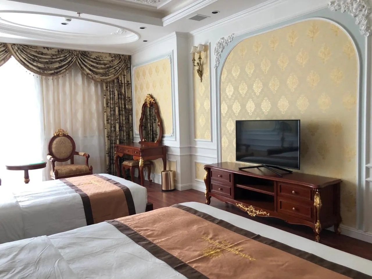 Living room in Hoang Nham Luxury Hotel