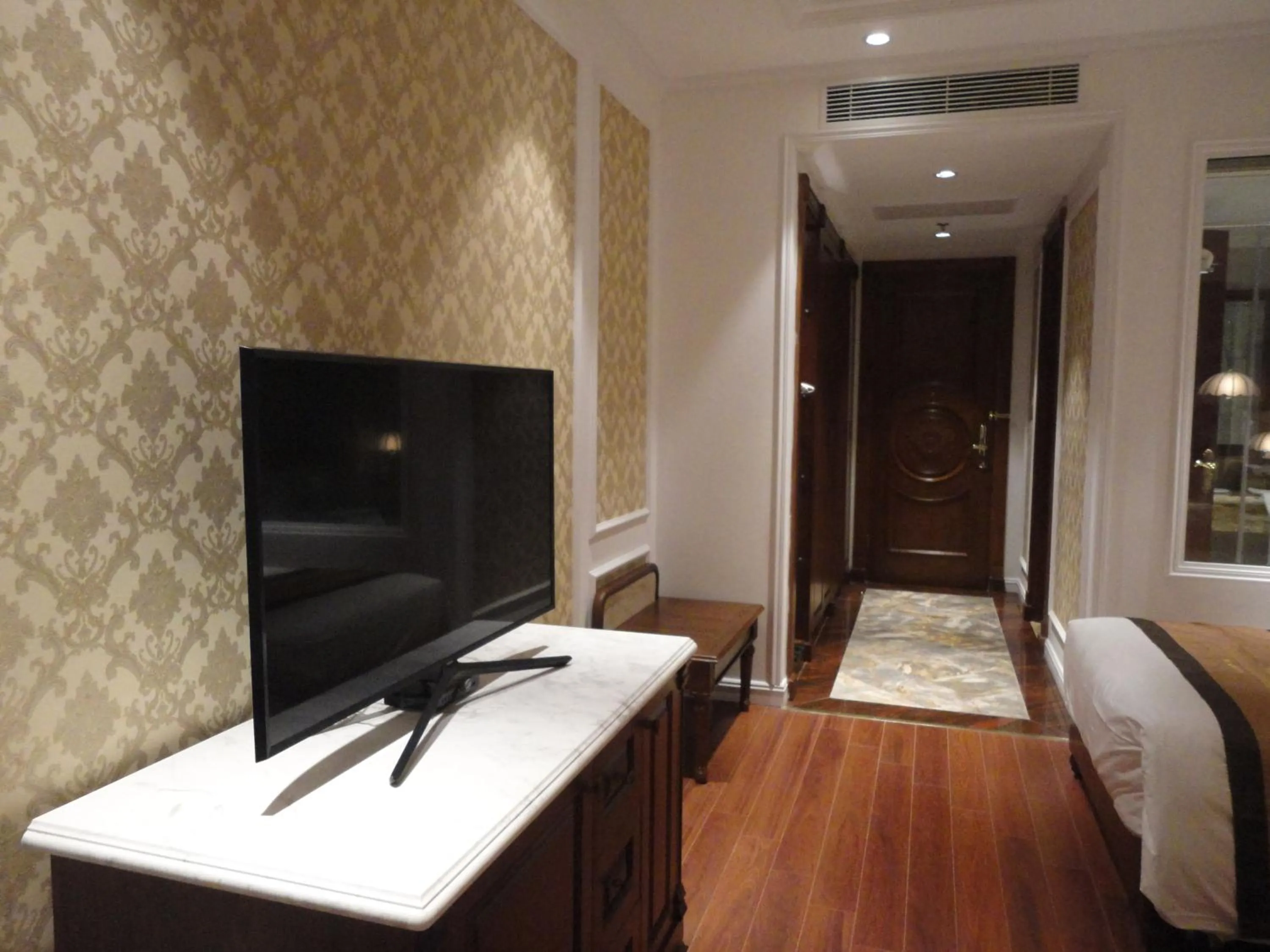 Hoang Nham Luxury Hotel